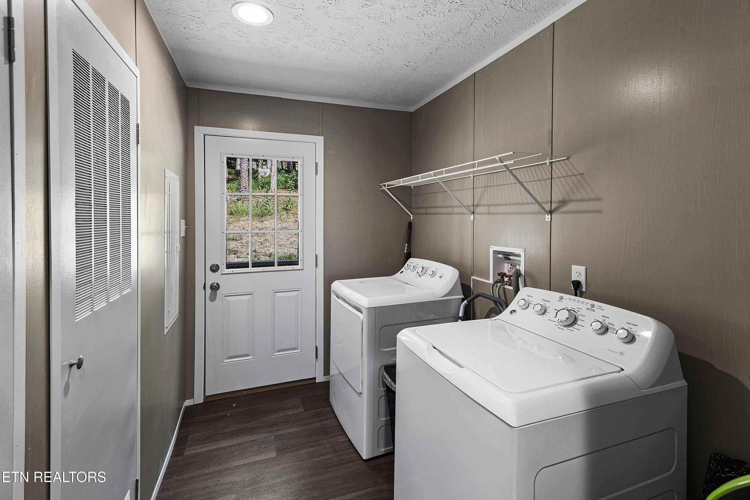 305 Willow Drive. Kingston, TN 37763