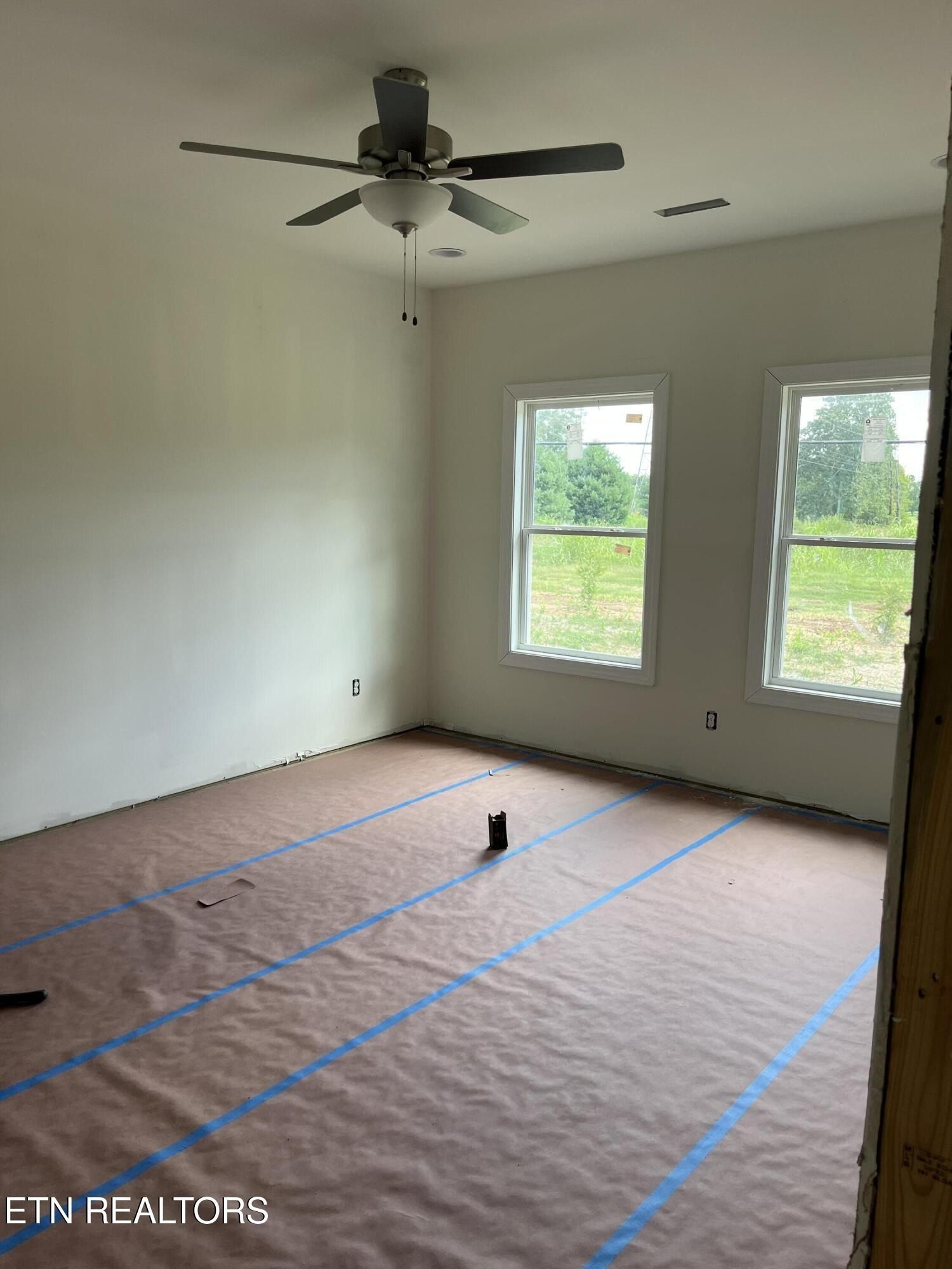 7352 Whispering Creek Lane. Powell, TN 37849