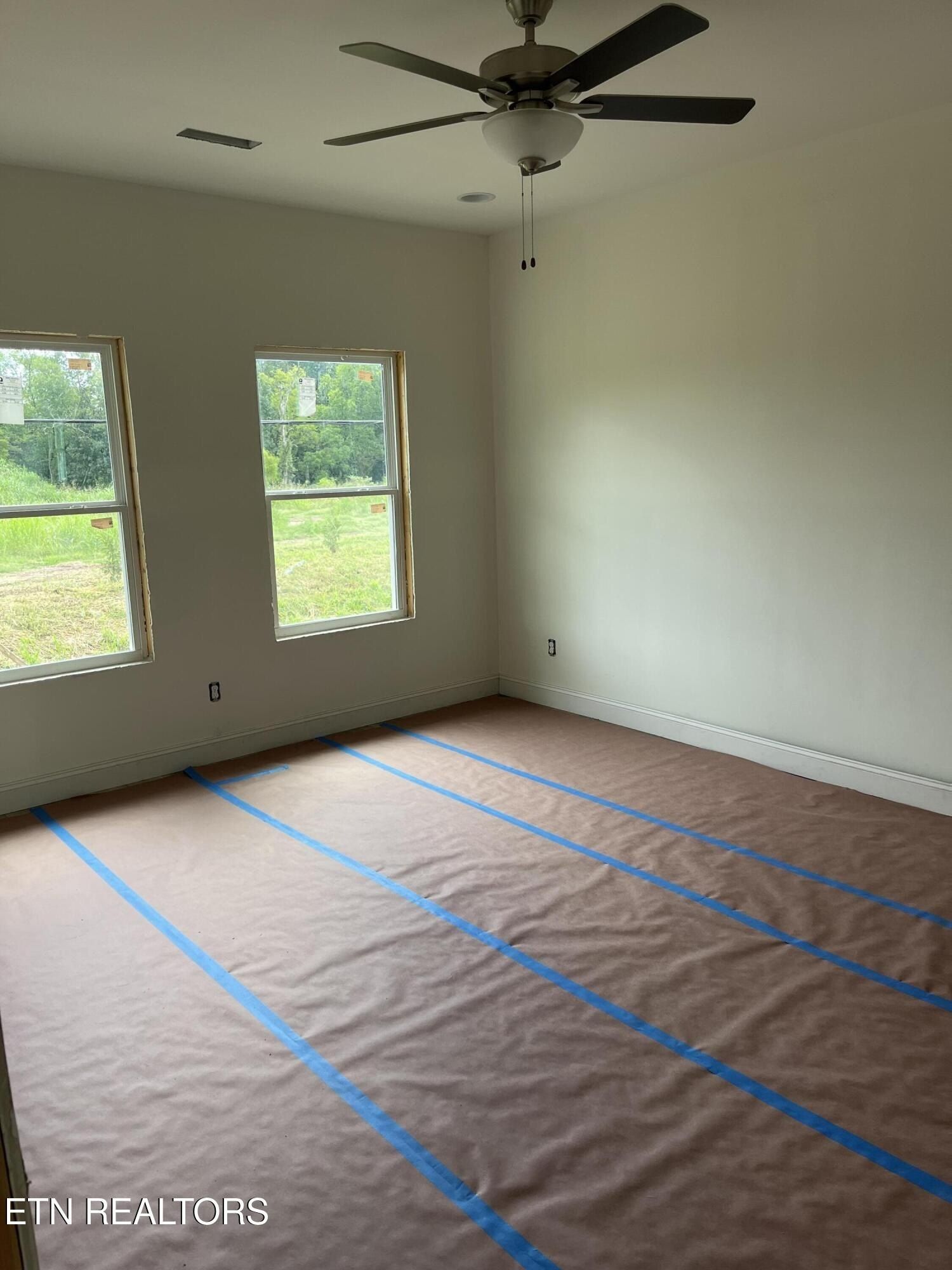 7350 Whispering Creek Lane. Powell, TN 37849