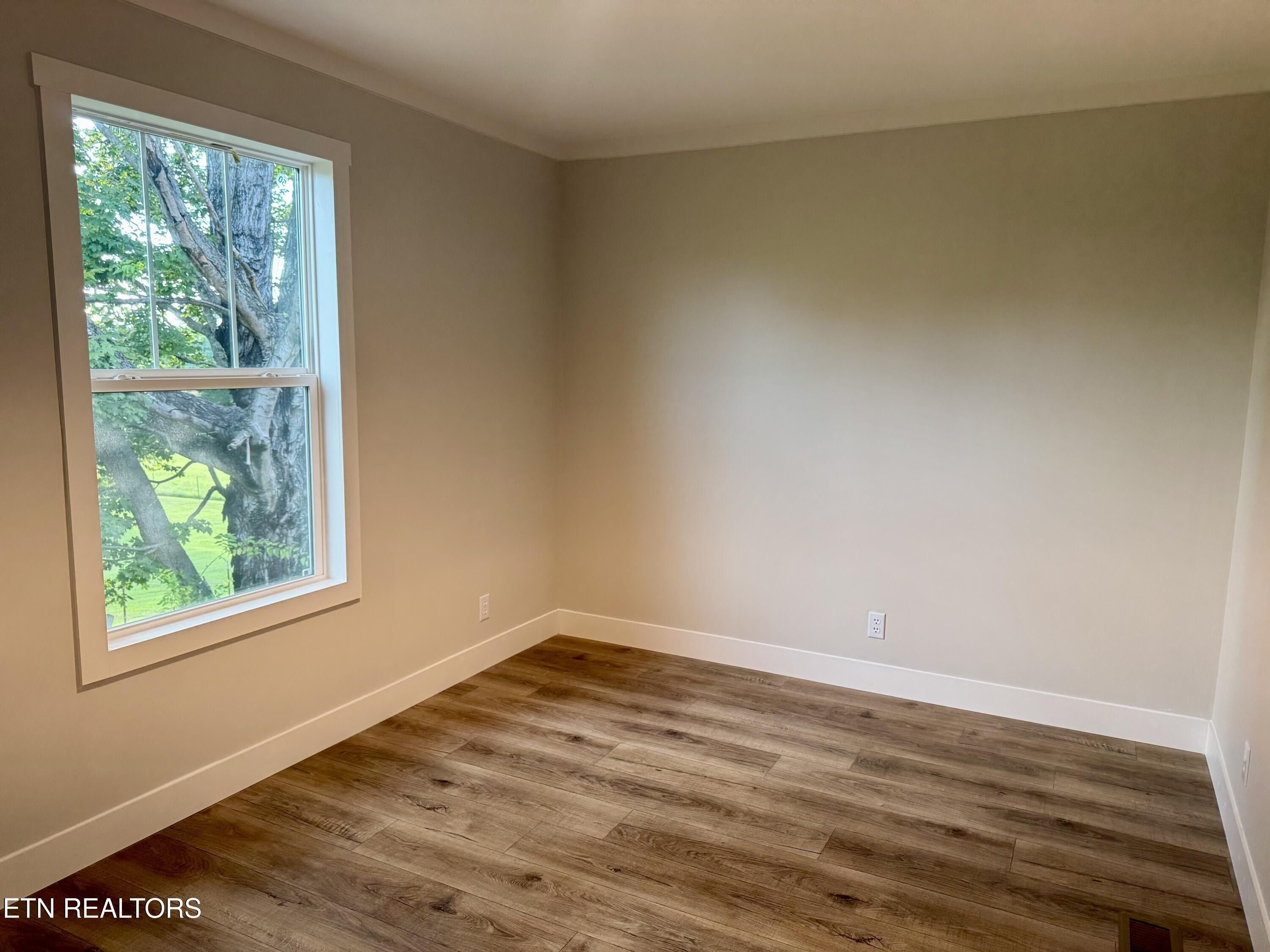 5594 Davis Ferry Rd. Loudon, TN 37774