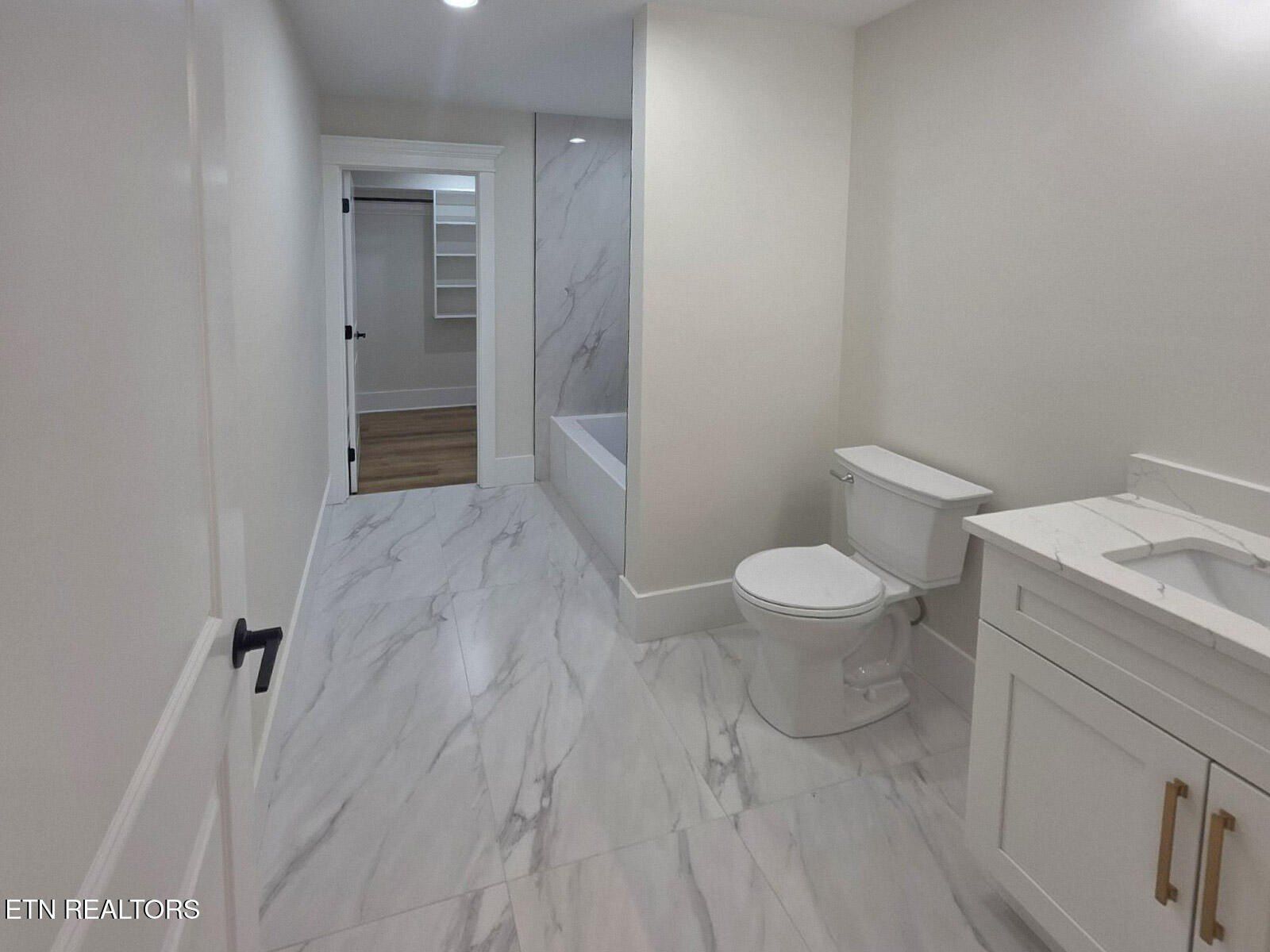 108 Tsuhdatsi Way. Loudon, TN 37774