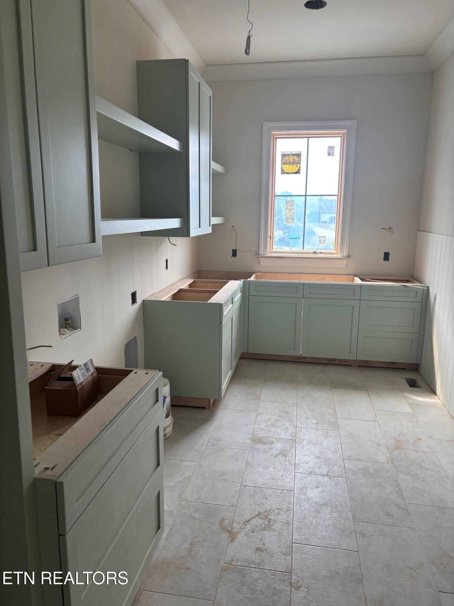 3741 Edgewater Way. Louisville, TN 37777