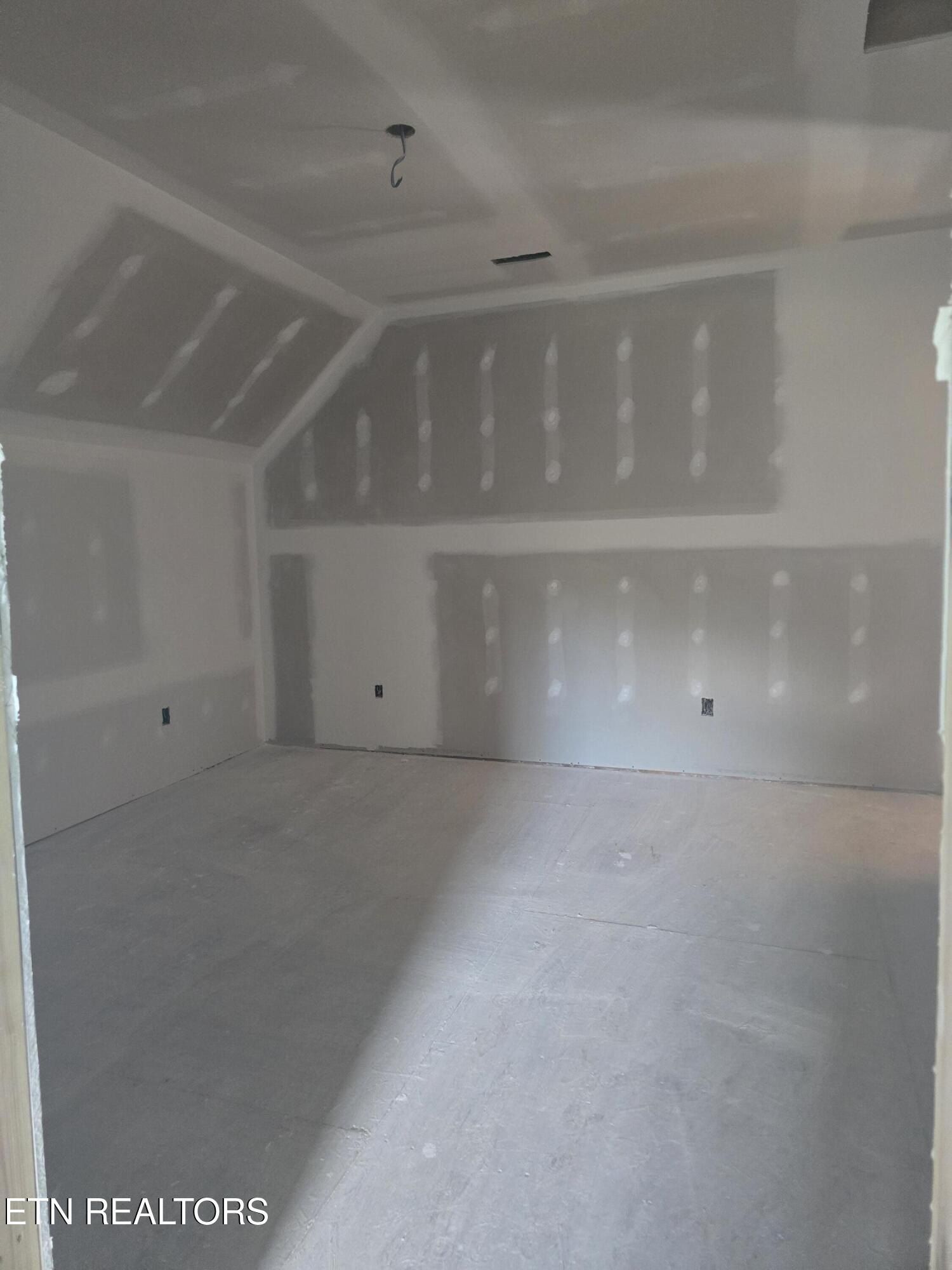 542 River Rd. Loudon, TN 37774