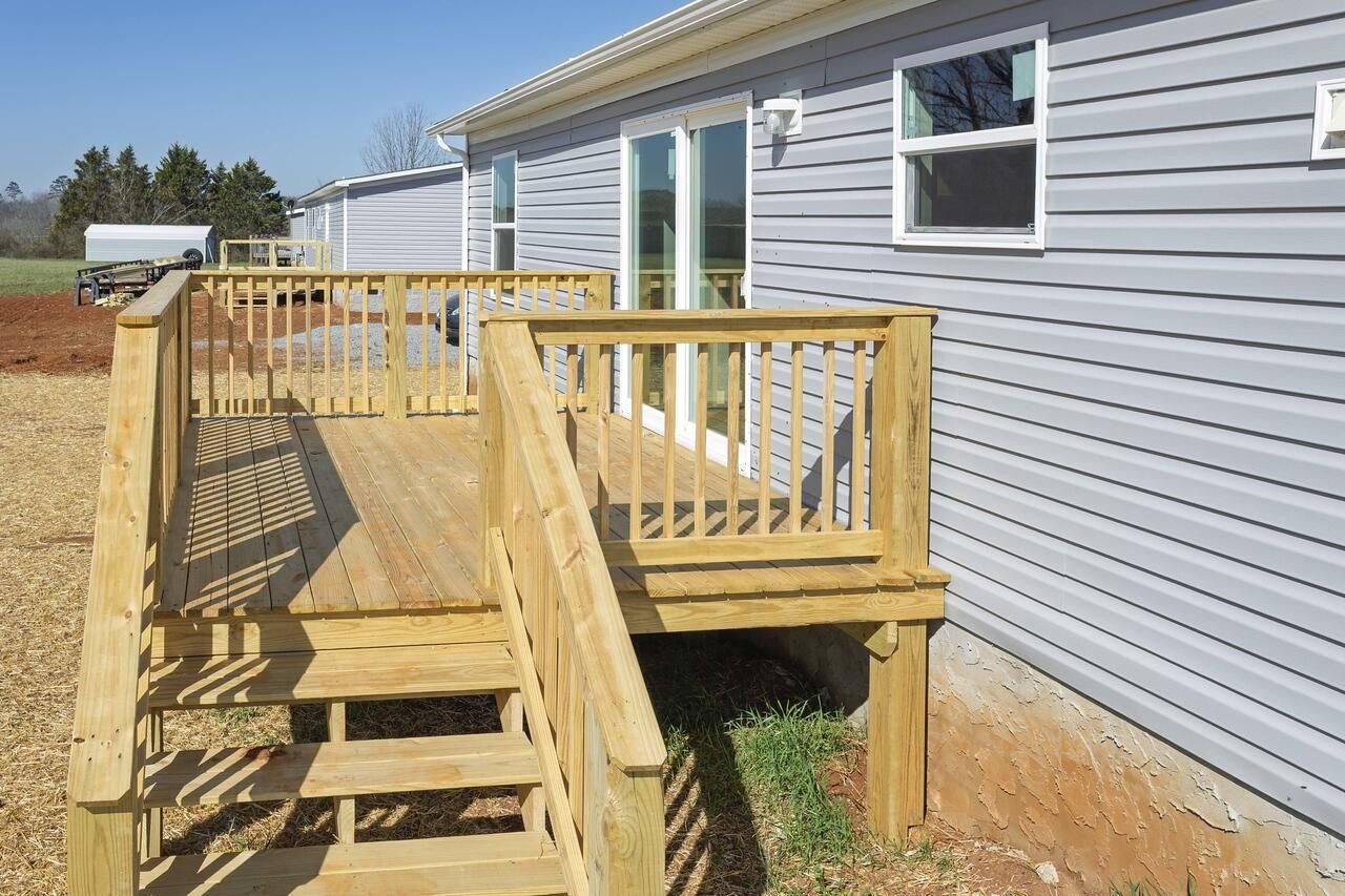 166 Meadow Lawn Drive. Englewood, TN 37329