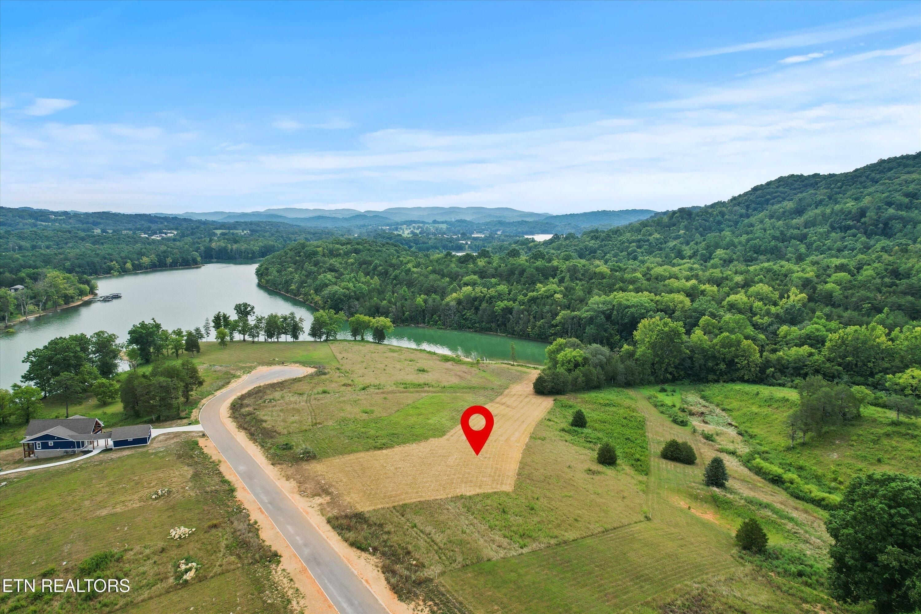 Waterfront Knoll. Sharps Chapel, TN 37866