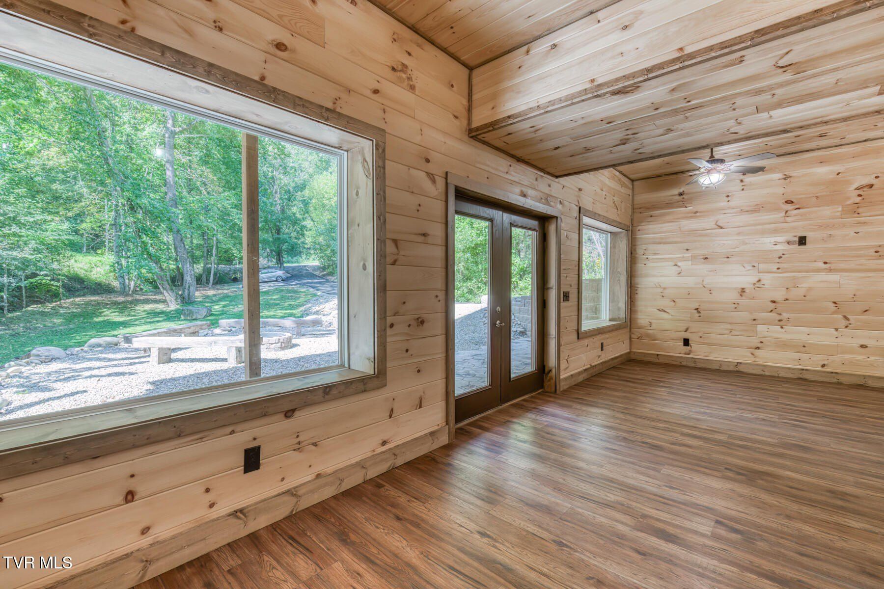 2579 Black Bear Lane. Sevierville, TN 37876