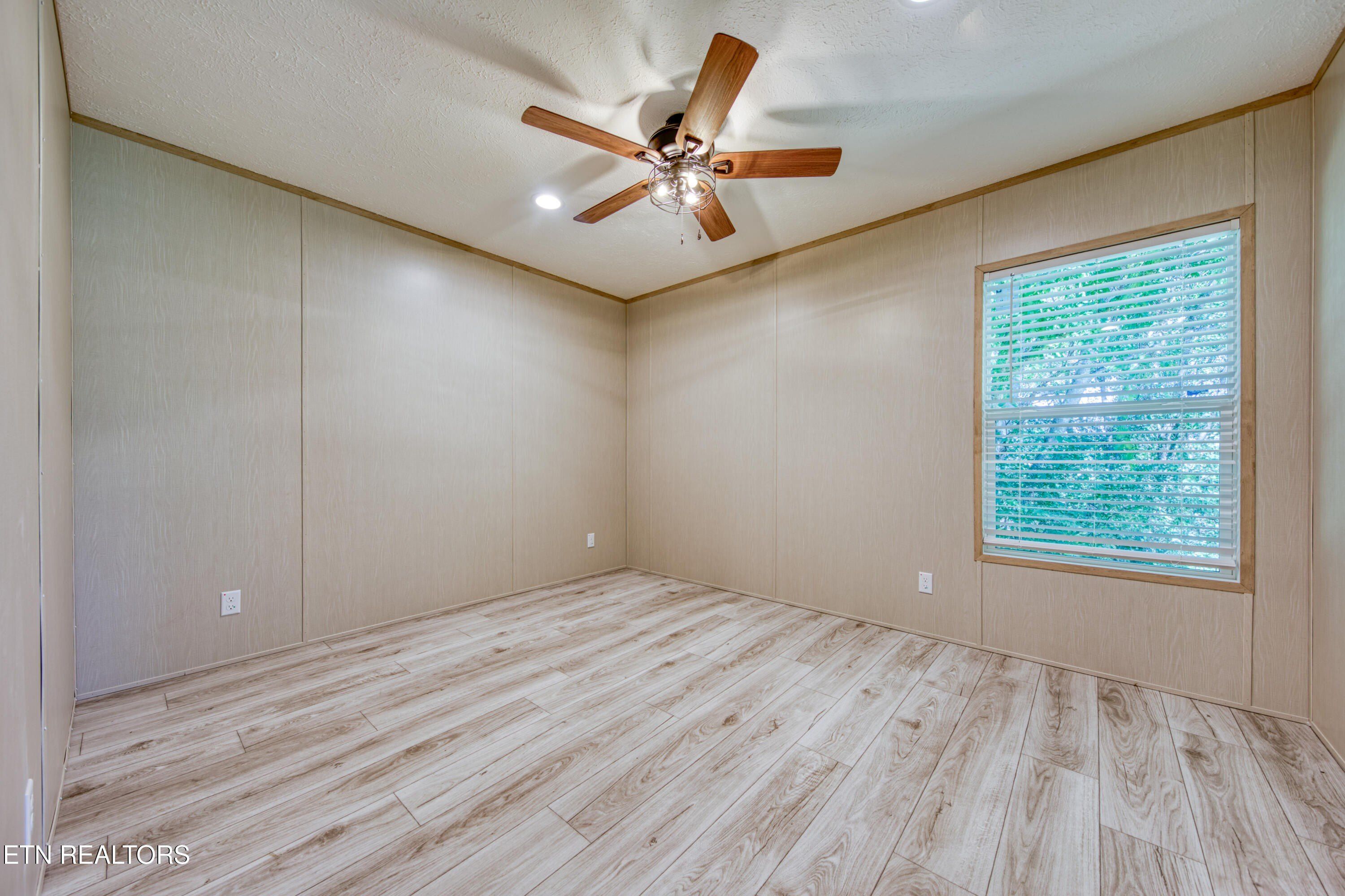 399 E Watkins Rd. Loudon, TN 37774