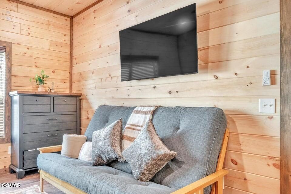 727 Nighthawk Way. Pigeon Forge, TN 37863