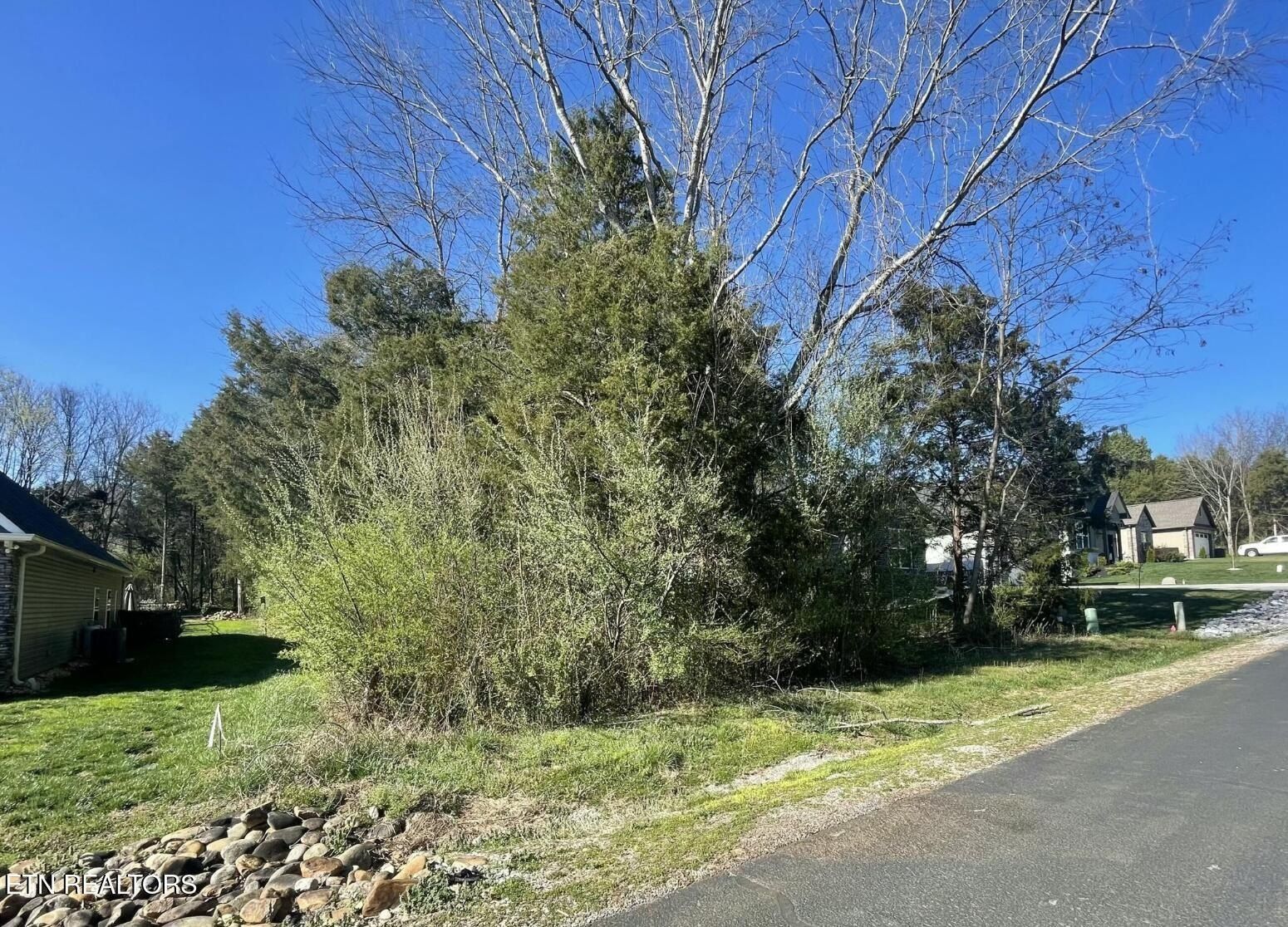 120 Tsuhdatsi Way. Loudon, TN 37774