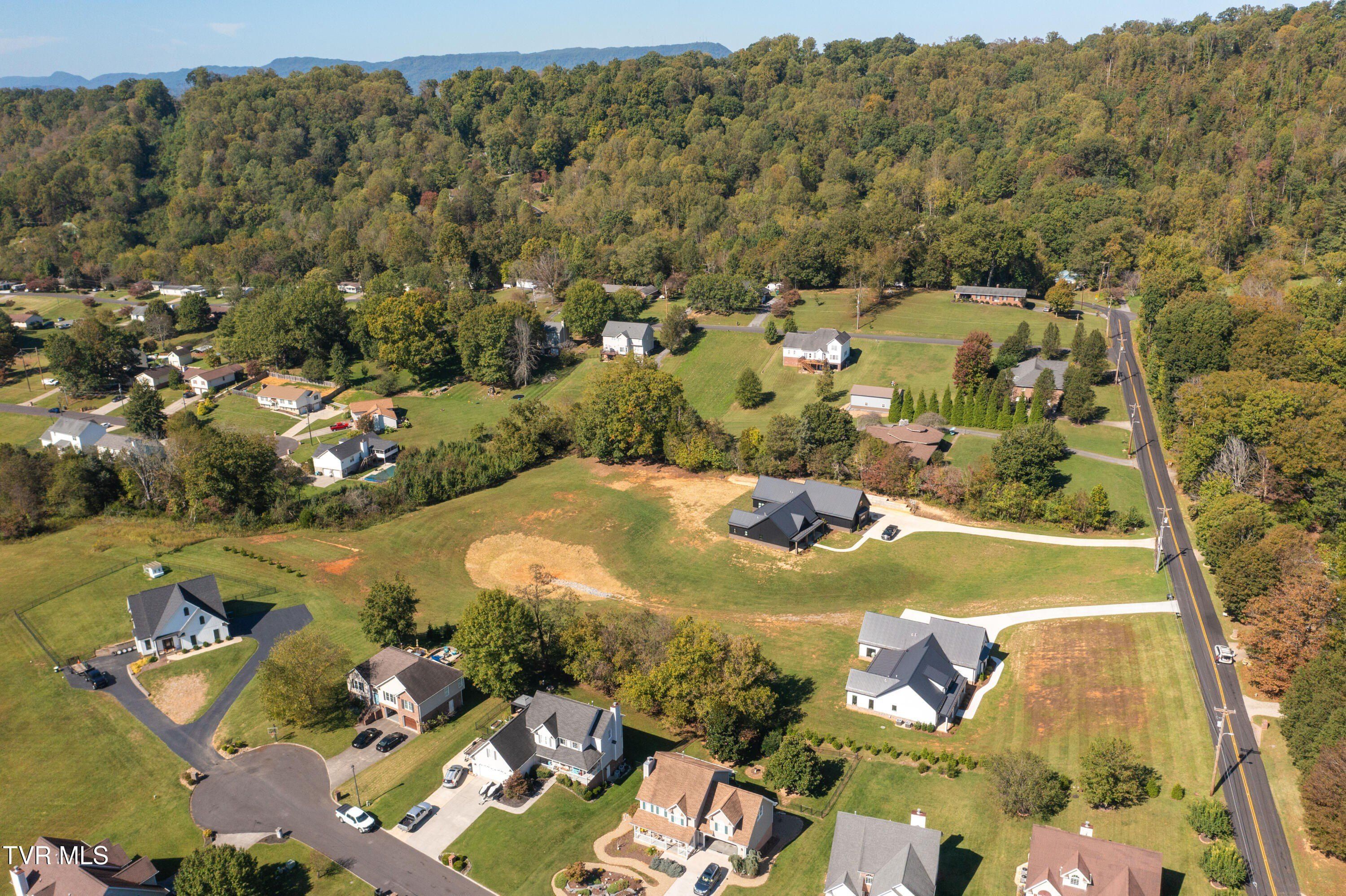 3832 Lake Valley Road. Kingsport, TN 37664