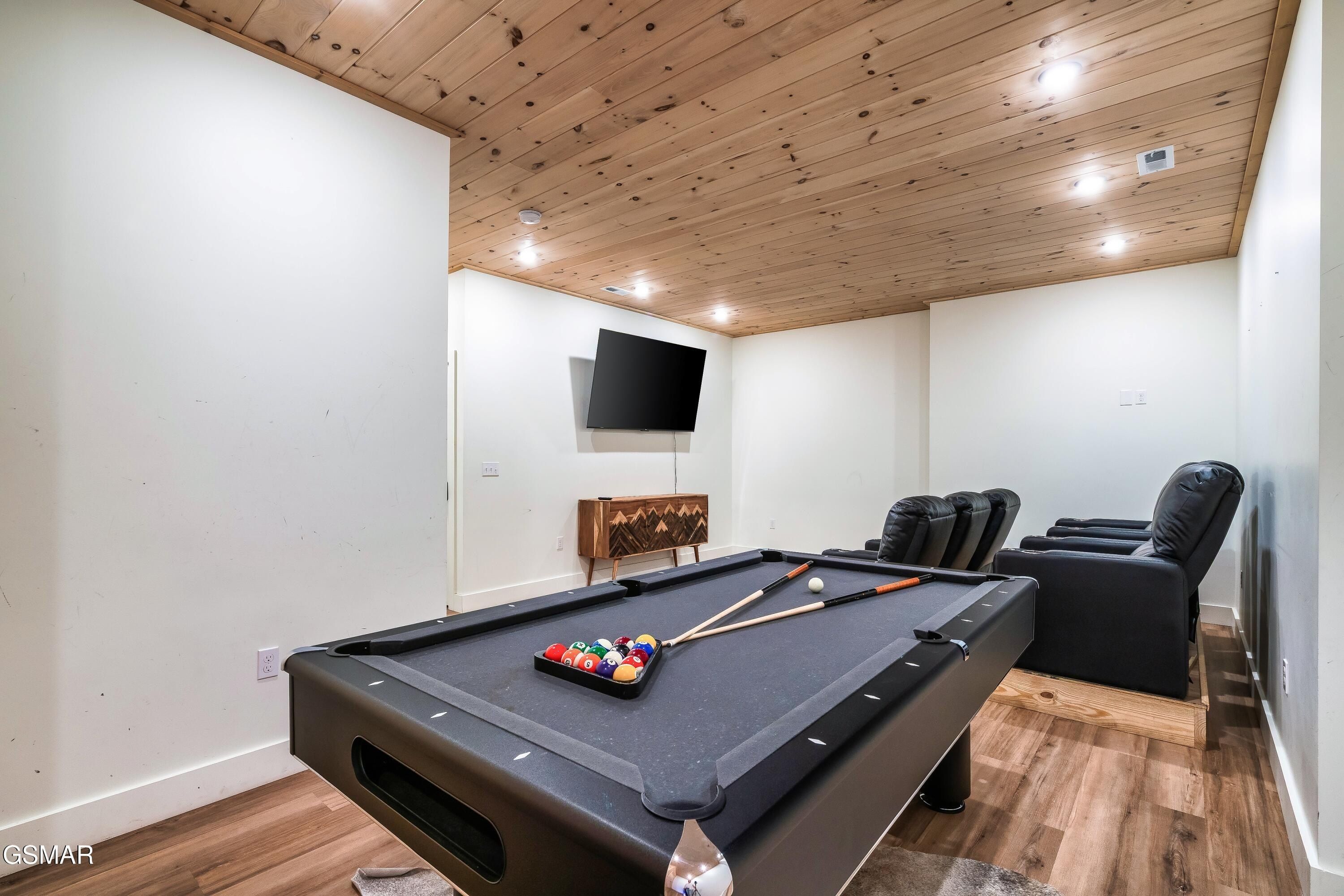 1302 Reedmont Way. Sevierville, TN 37876