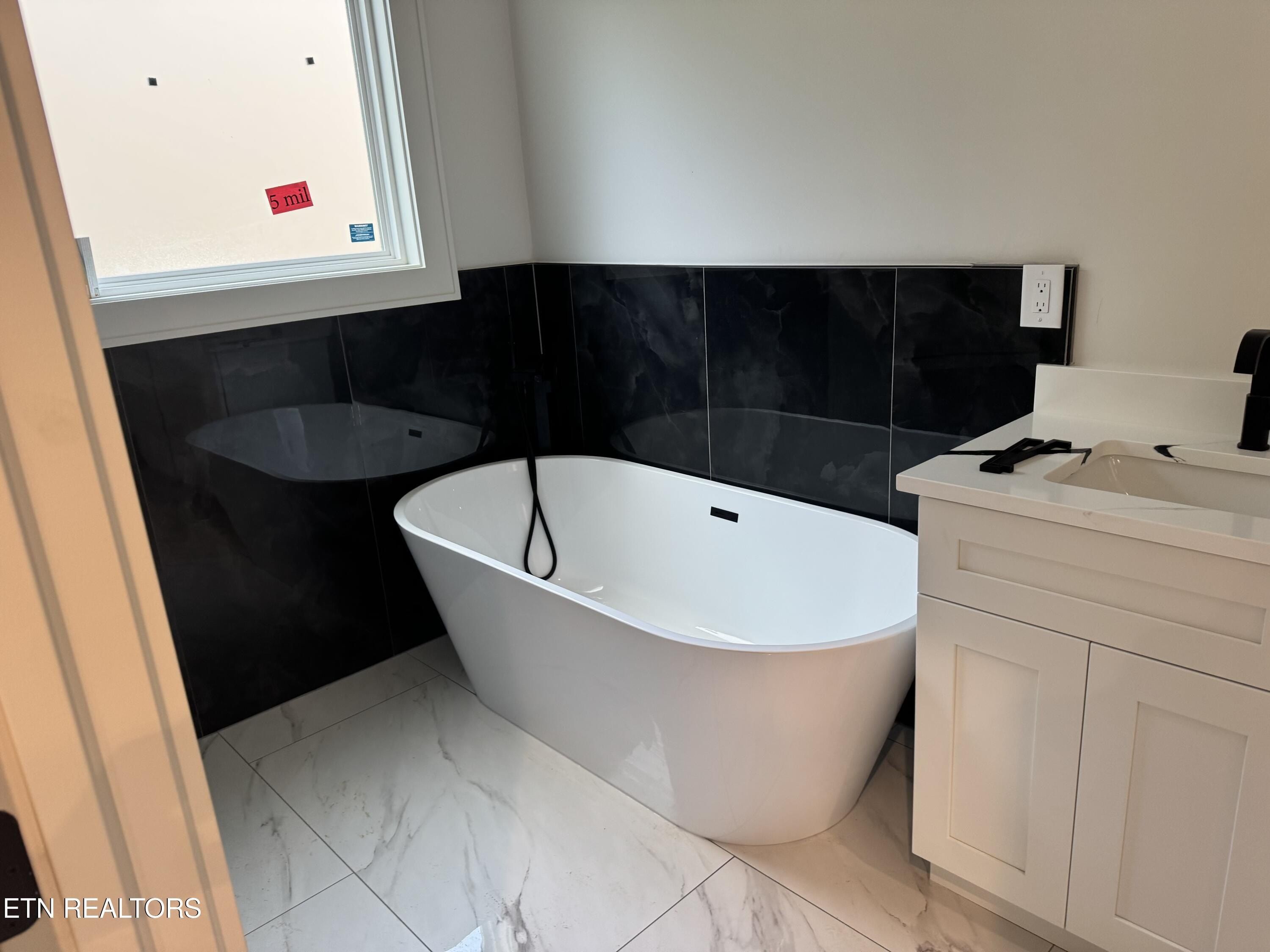 237 Ootsima Way. Loudon, TN 37774