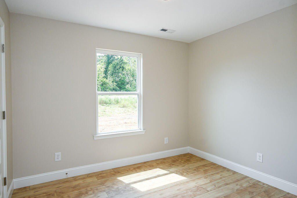 123 Lindon Street. Benton, TN 37307