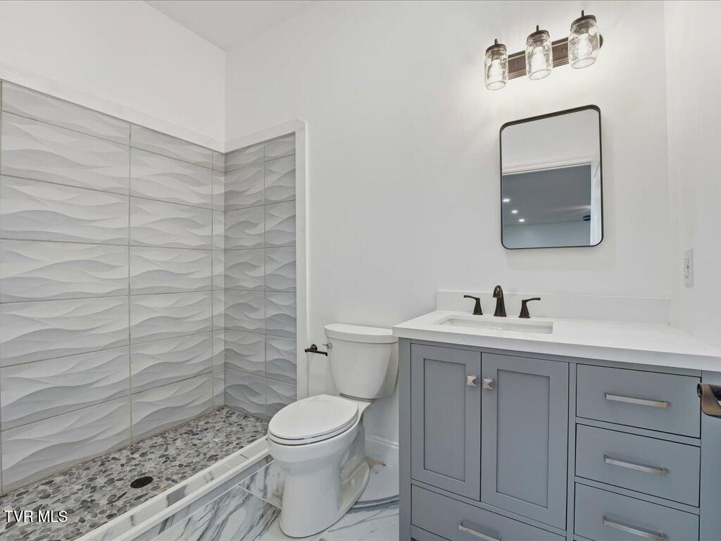 736 Cow Poke Lane. Rutledge, TN 37861