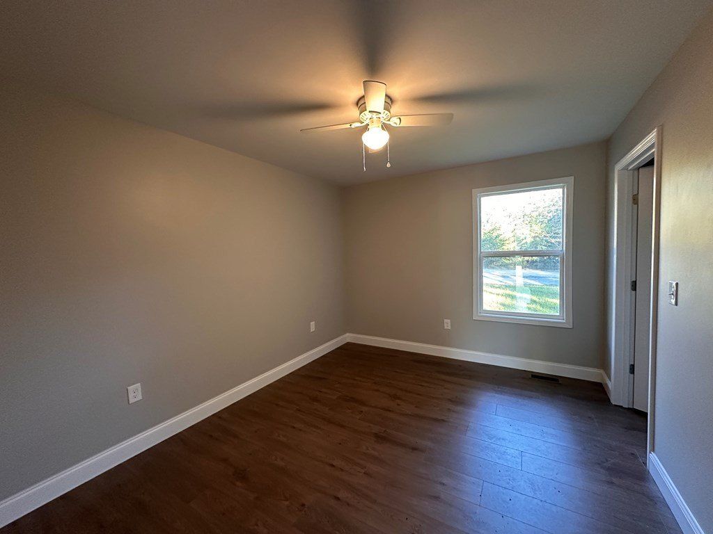 560 St Anthony Dr. Jamestown, TN 38556