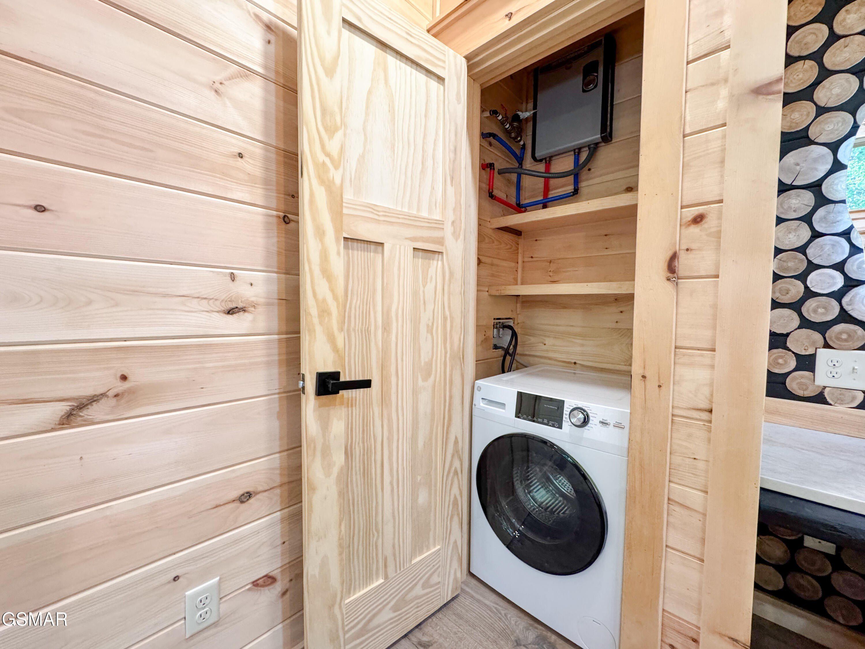 2338 Willow Lane. Sevierville, TN 37862