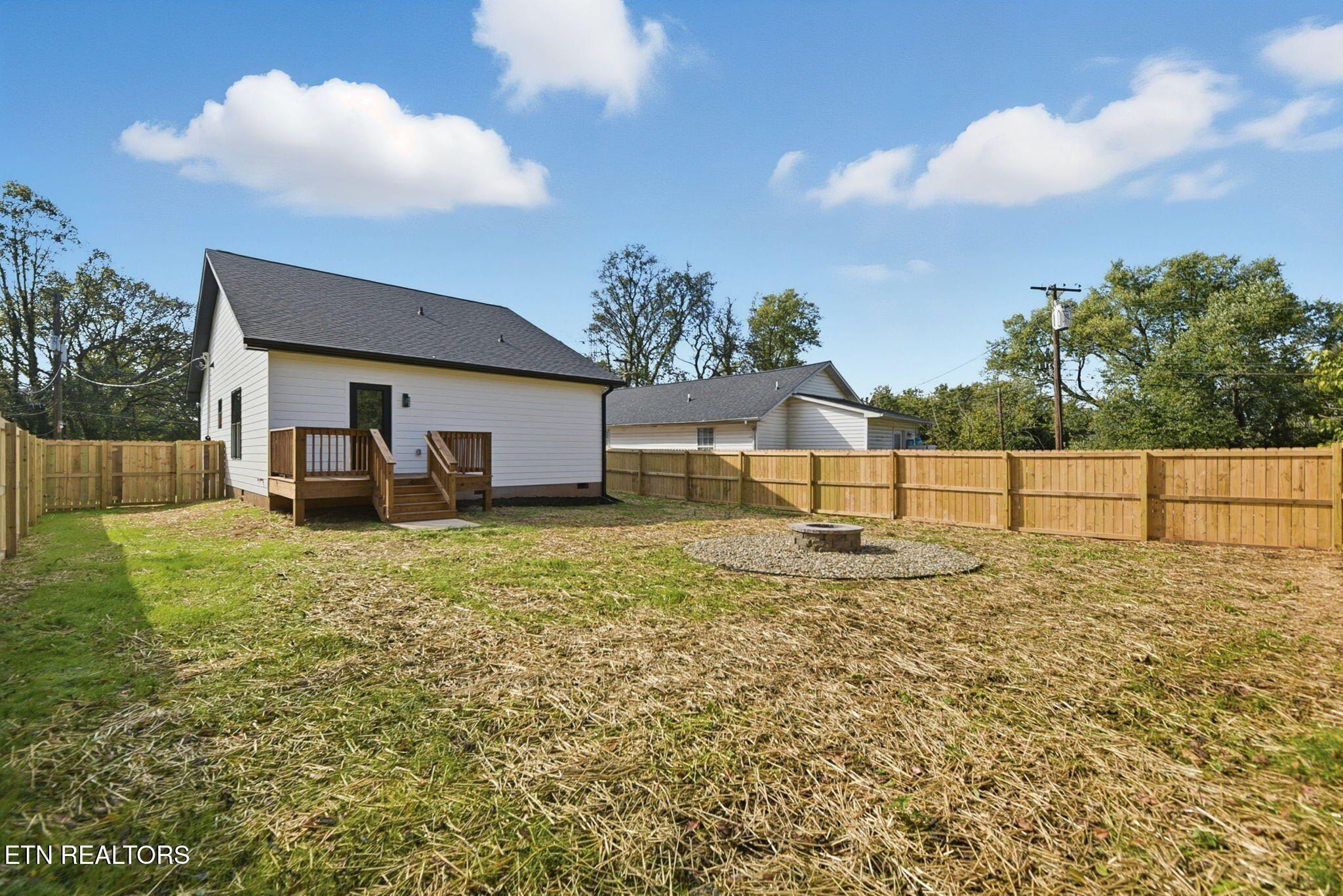 703 Sw Redwine St. Knoxville, TN 37920