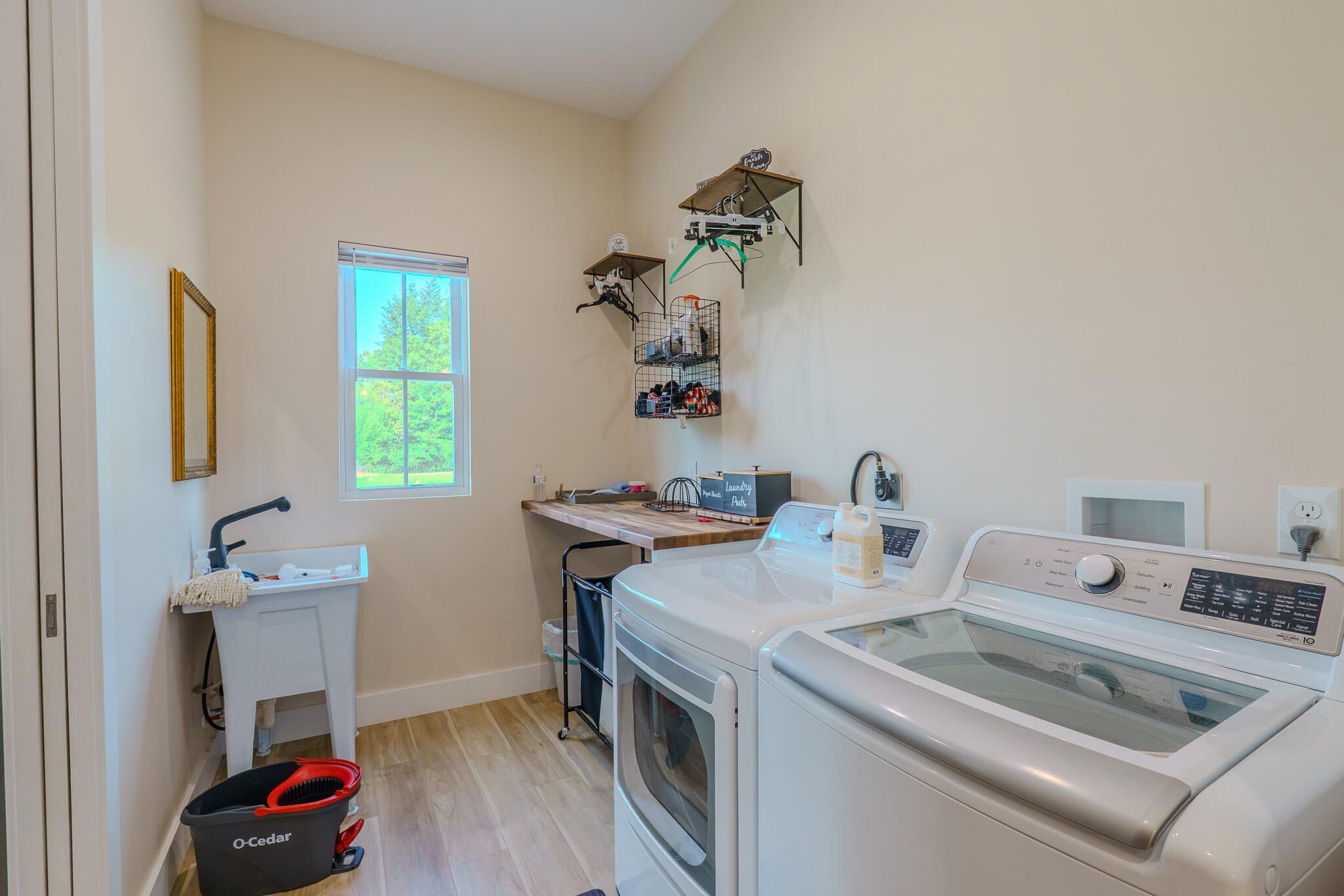 1863 Chapman Highway. Sevierville, TN 37876