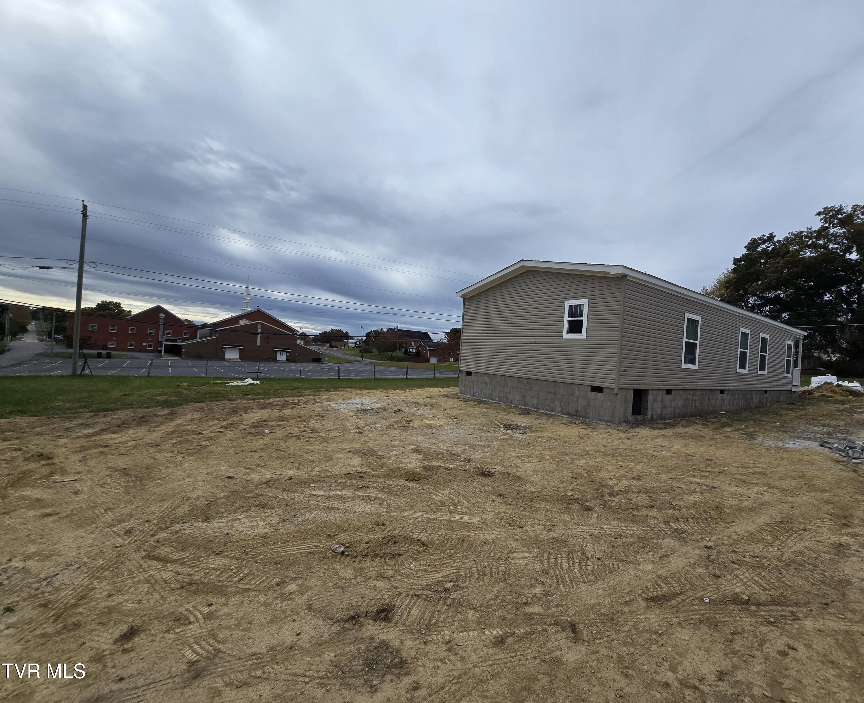 2204 Oak St. Gray, TN 37615