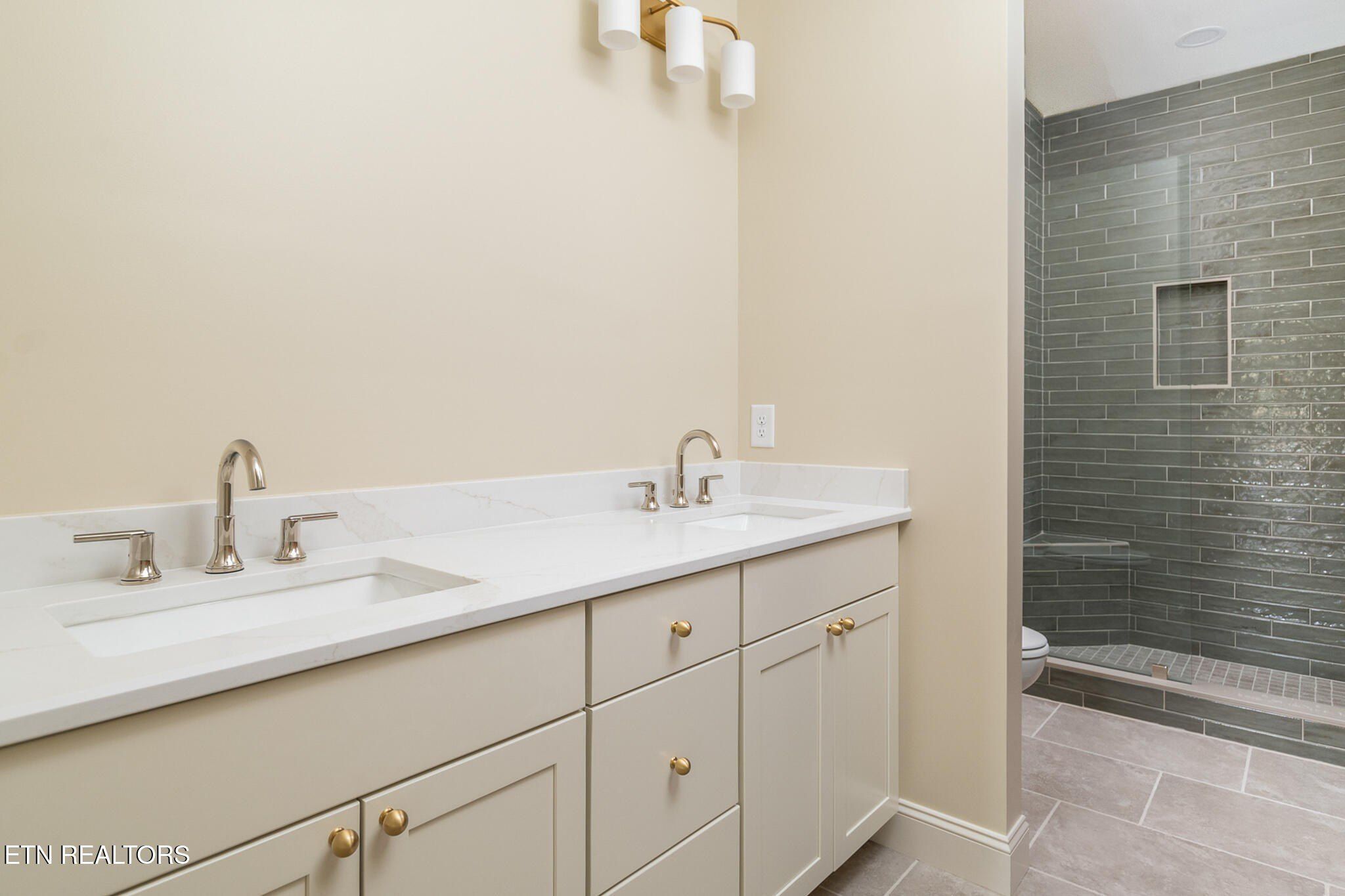 109 Alpine Drive. Clinton, TN 37716