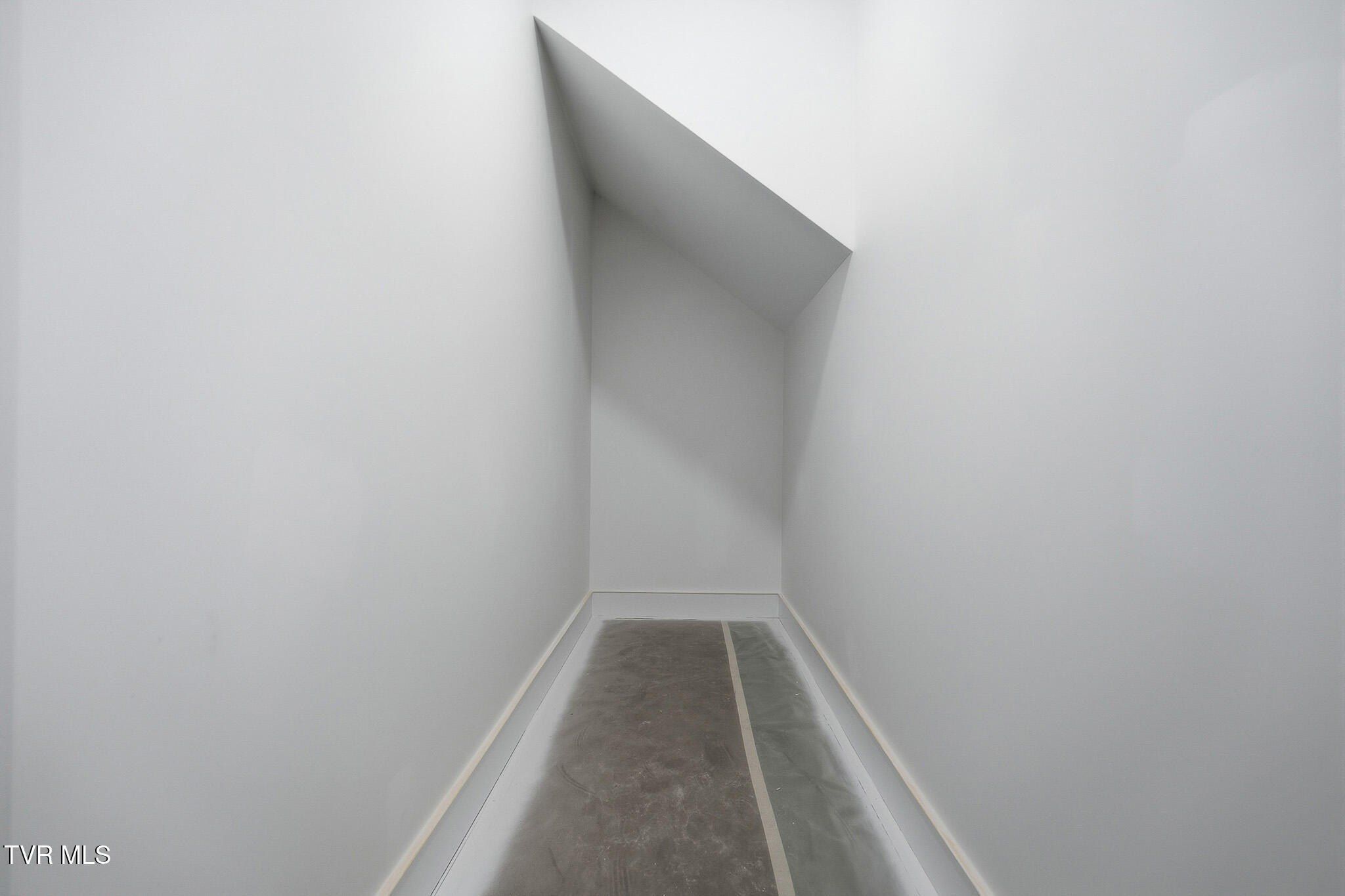 24 Glaze Farm Way. Johnson City, TN 37601