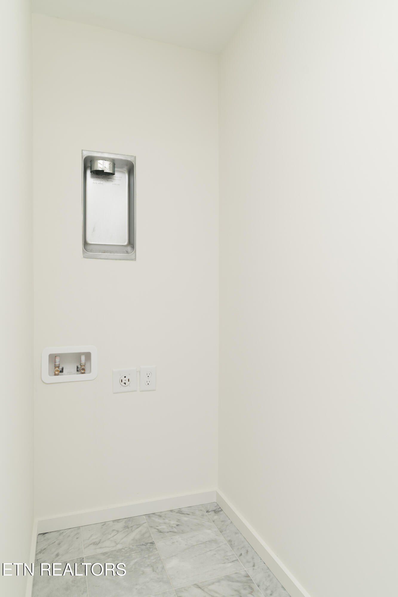 113 E Oldham Ave Unit 105. Knoxville, TN 37917