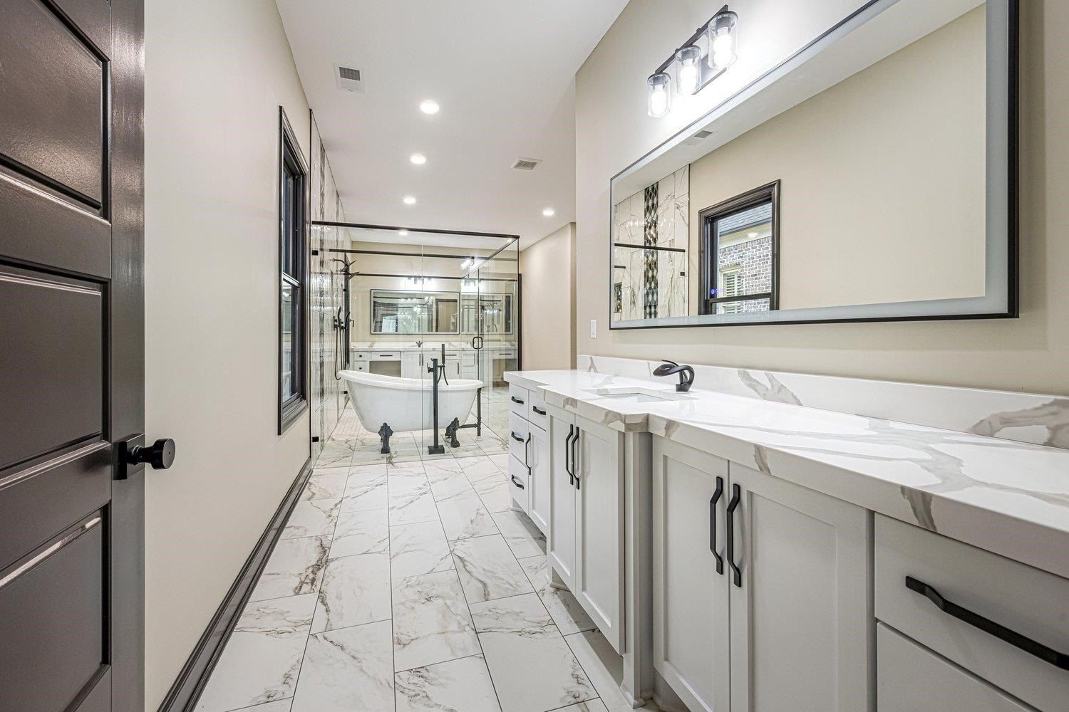 9065 Red Tulip. Cordova, TN 38018