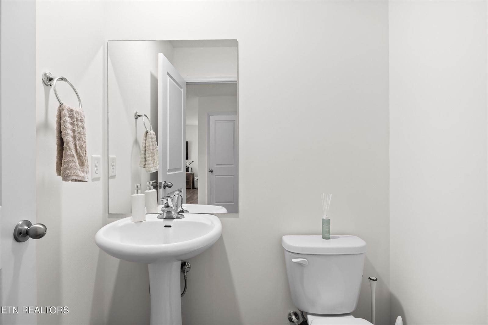 168 Crescent Circle. Niota, TN 37826