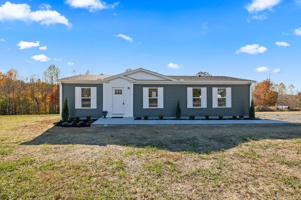 20 Pumpkintown Rd. Lafayette, TN 37083