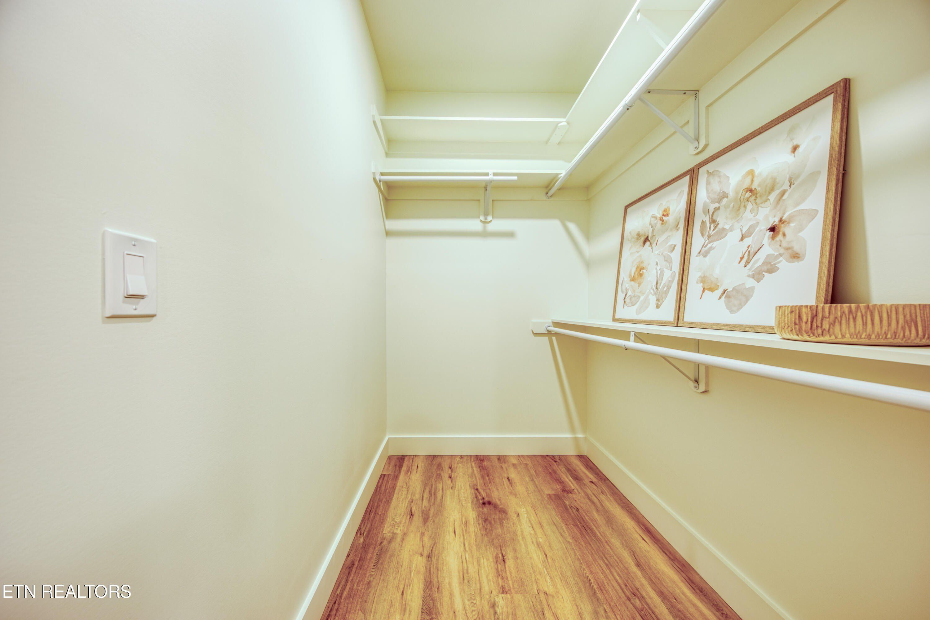 180 Huckleberry Hollow. Kingston, TN 37763