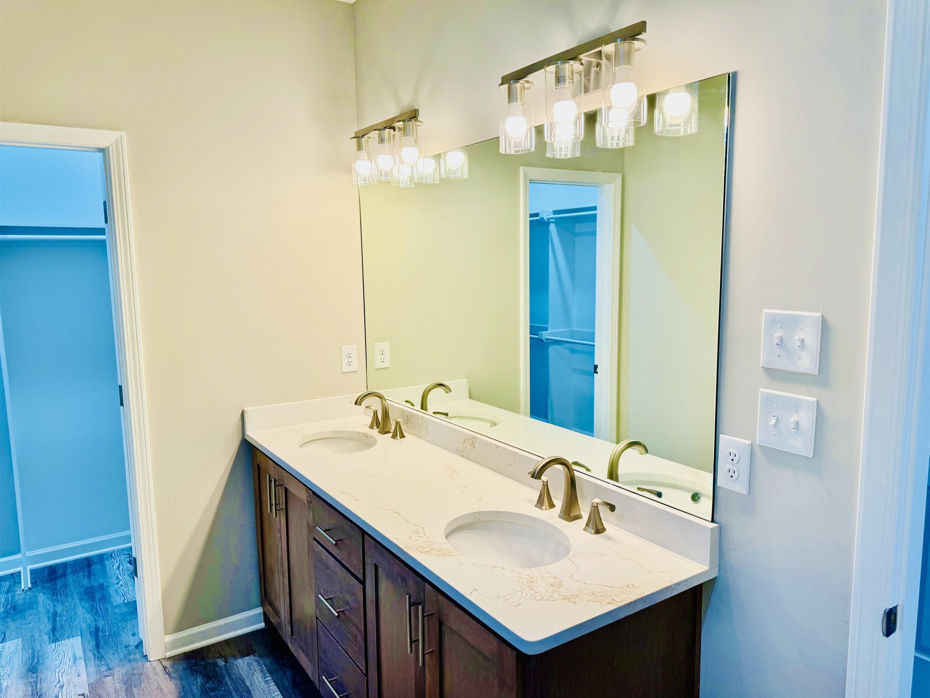 4390 Oaks Royal. Memphis, TN 38128