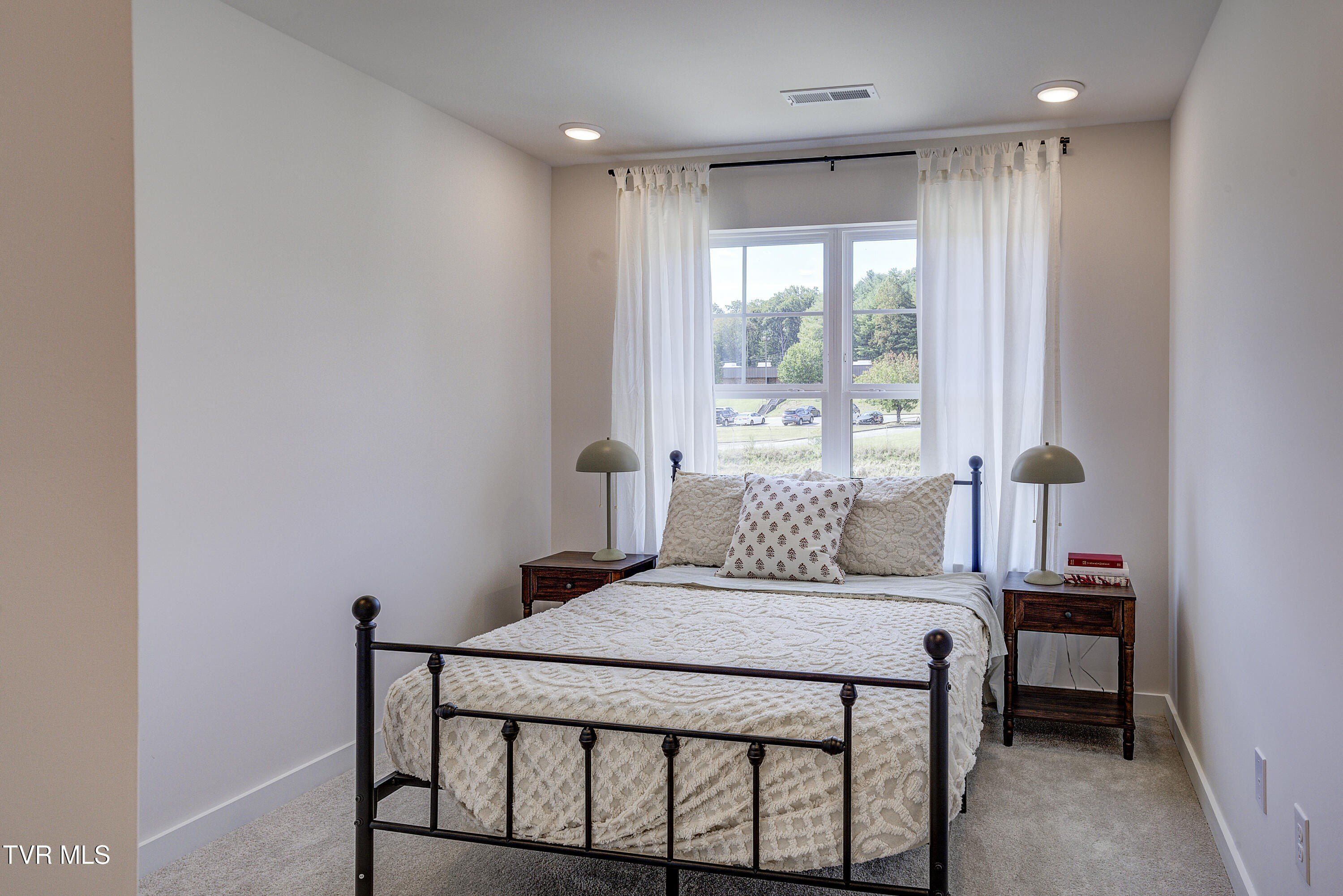 4129 Gambrel Oaks Street. Blountville, TN 37617