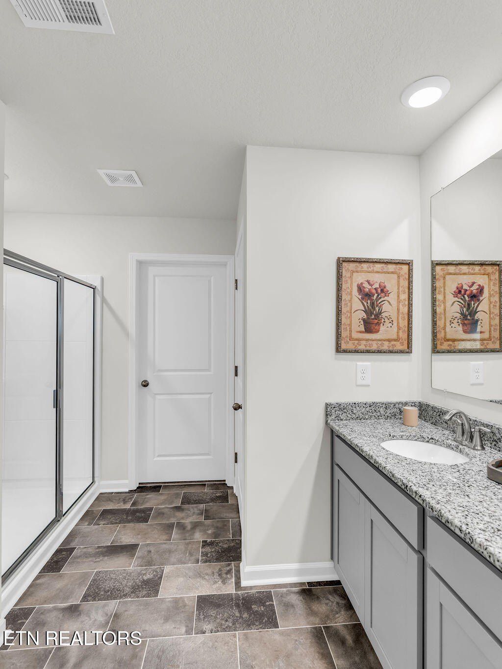 1711 Newbury Lane. Maryville, TN 37803