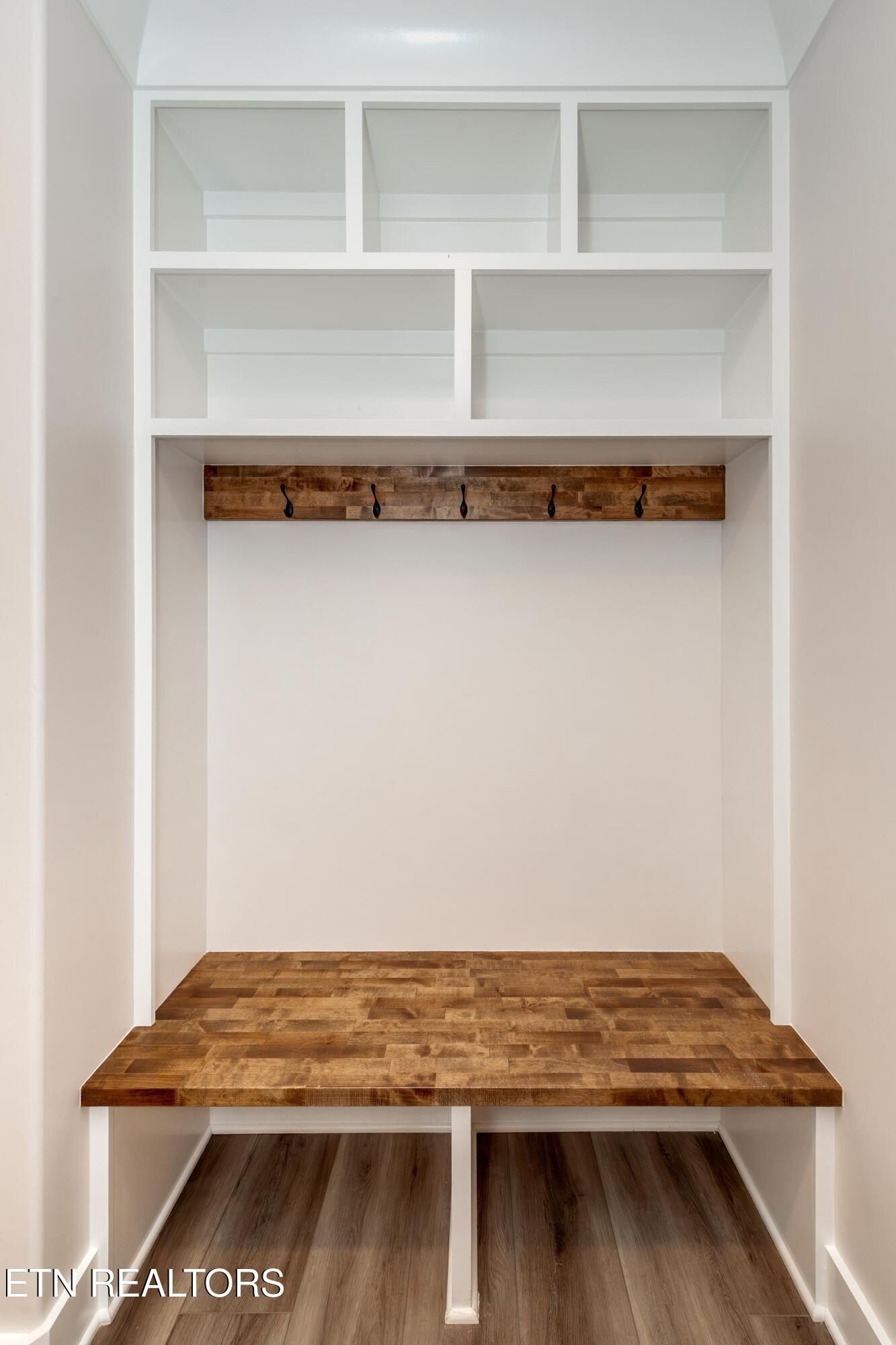 211 Chatuga Way. Loudon, TN 37774