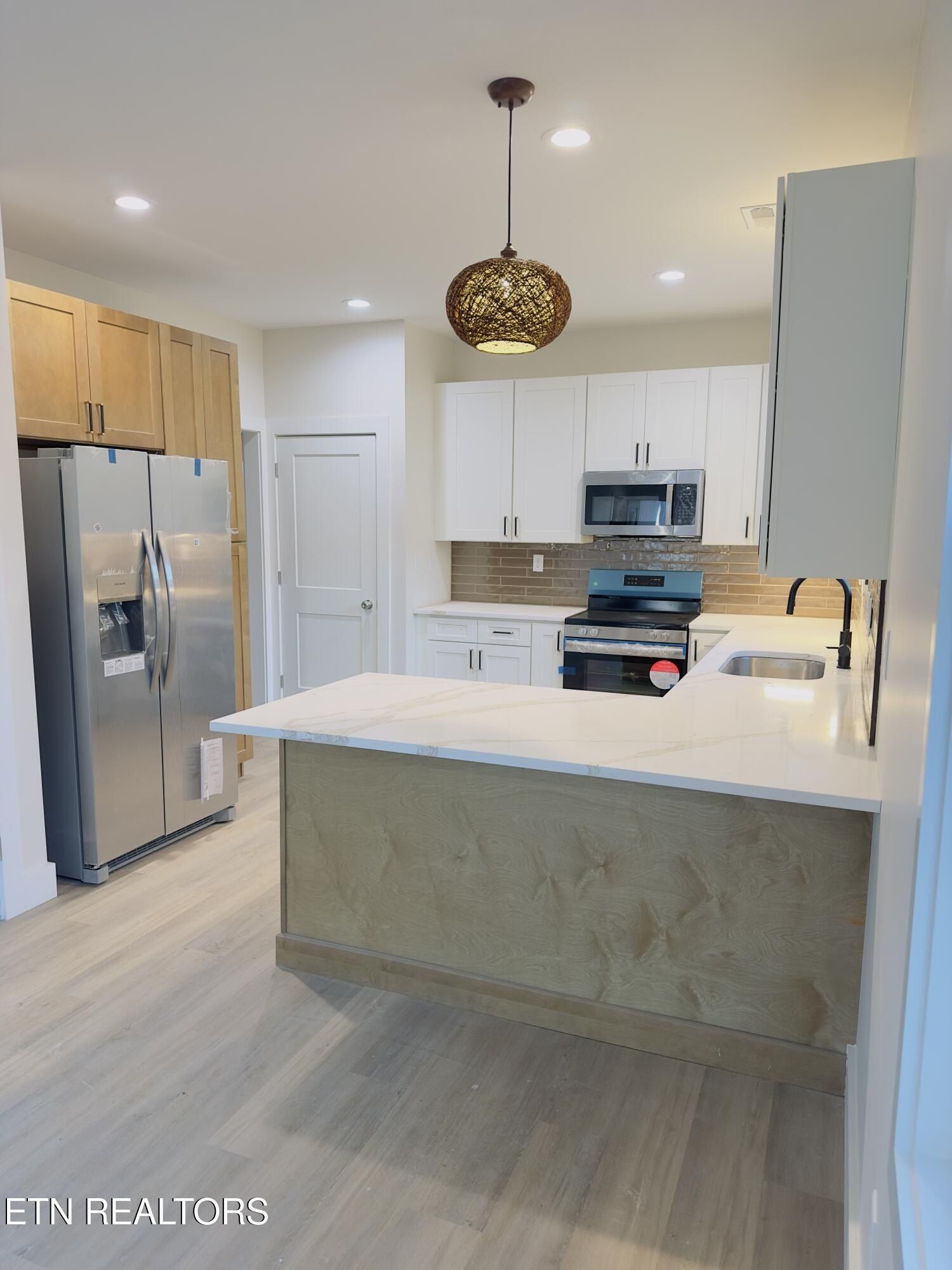 818 W Anderson Ave. Knoxville, TN 37921