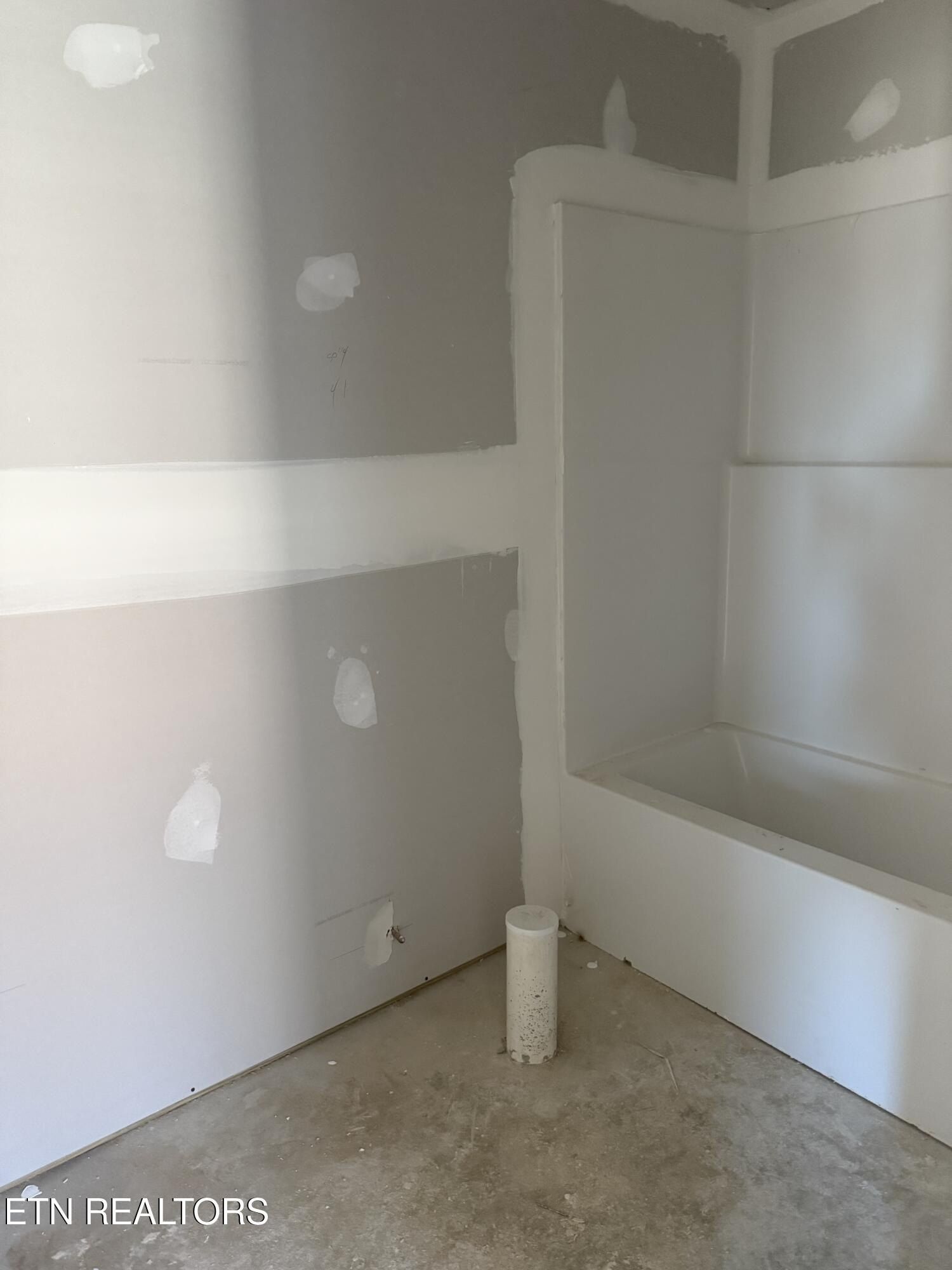 207 Andy Carr Ave. Alcoa, TN 37701