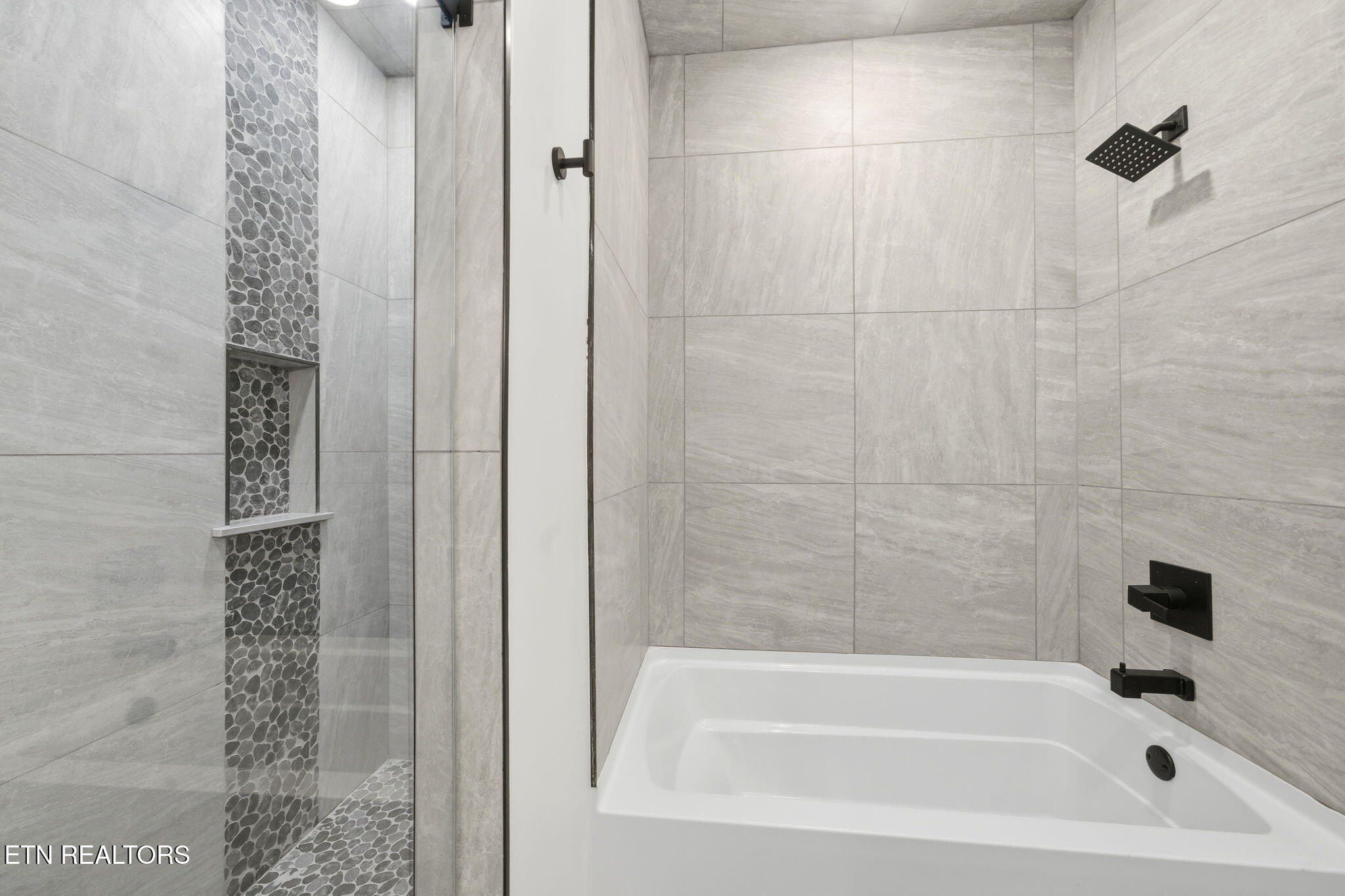 638 Ridge Top Loop. Gatlinburg, TN 37738