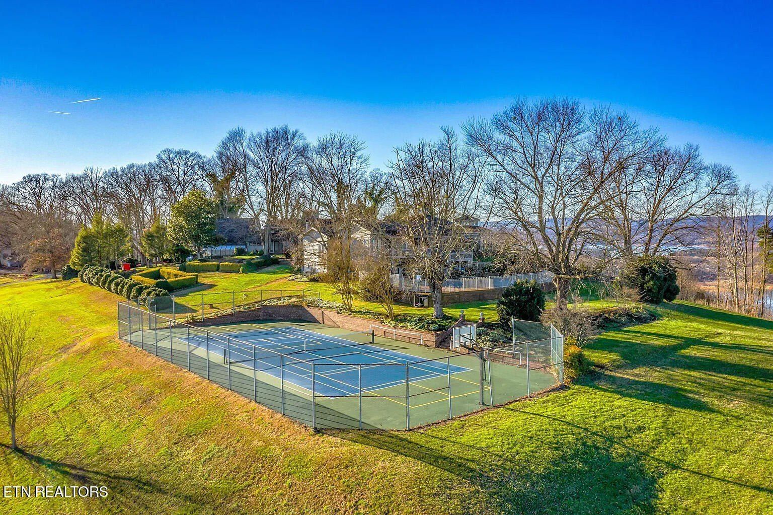 2262 Ridgeline Court. Morristown, TN 37814