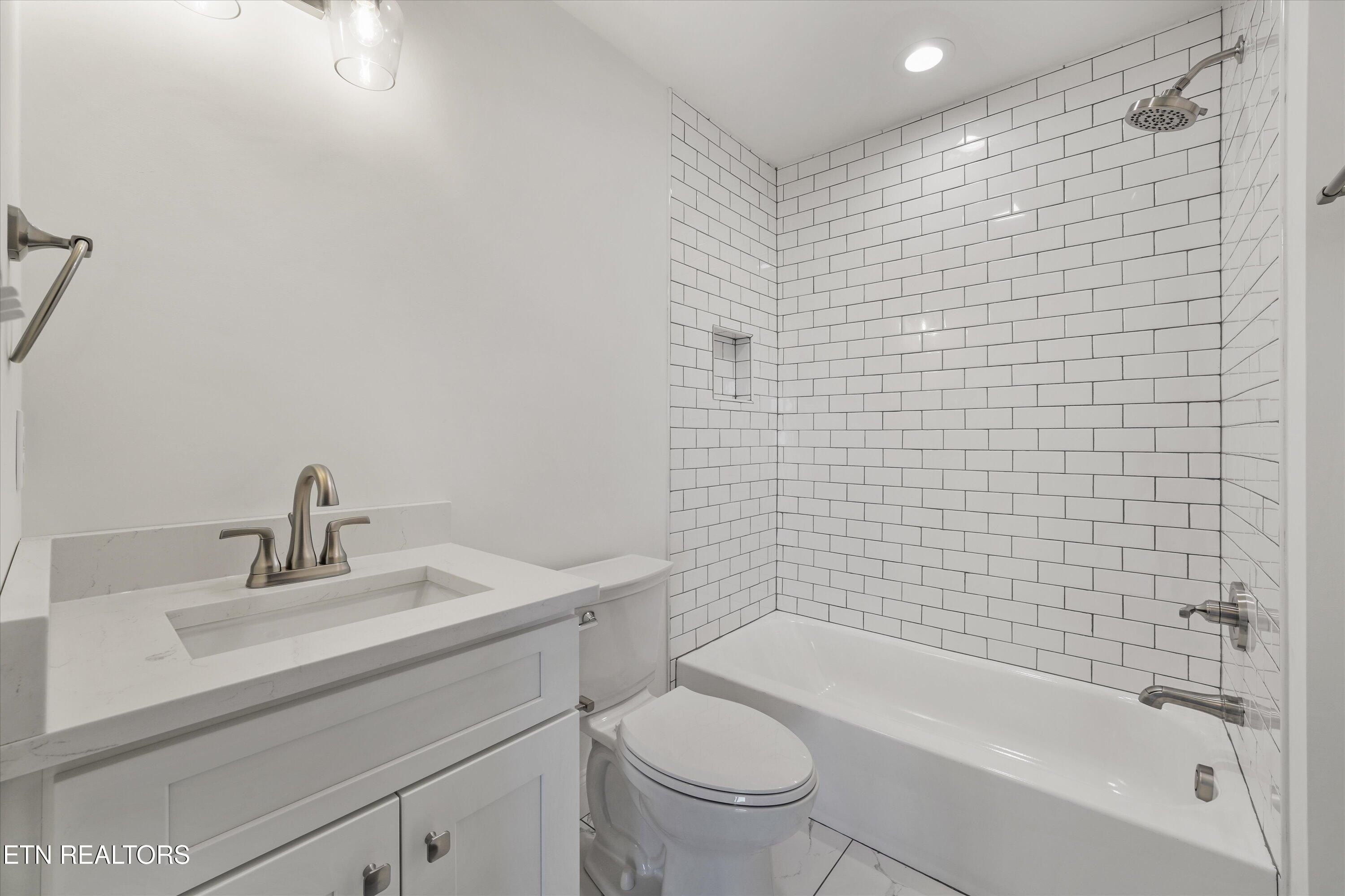 106 S Front Street. Friendsville, TN 37737