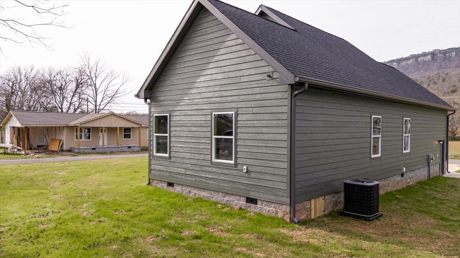 302 Cumberland Avenue. Jasper, TN 37347