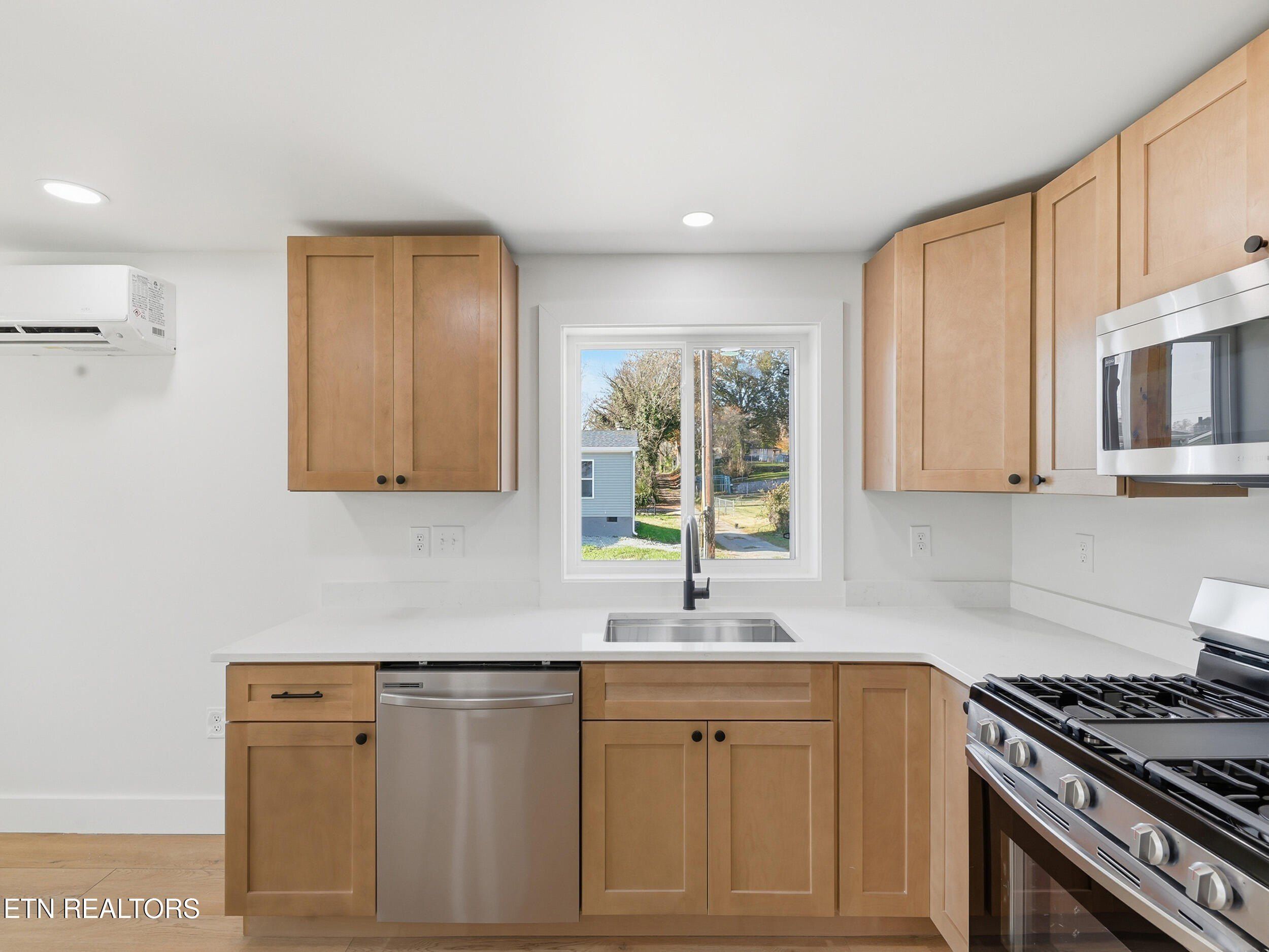 729 Siluria St. Harriman, TN 37748