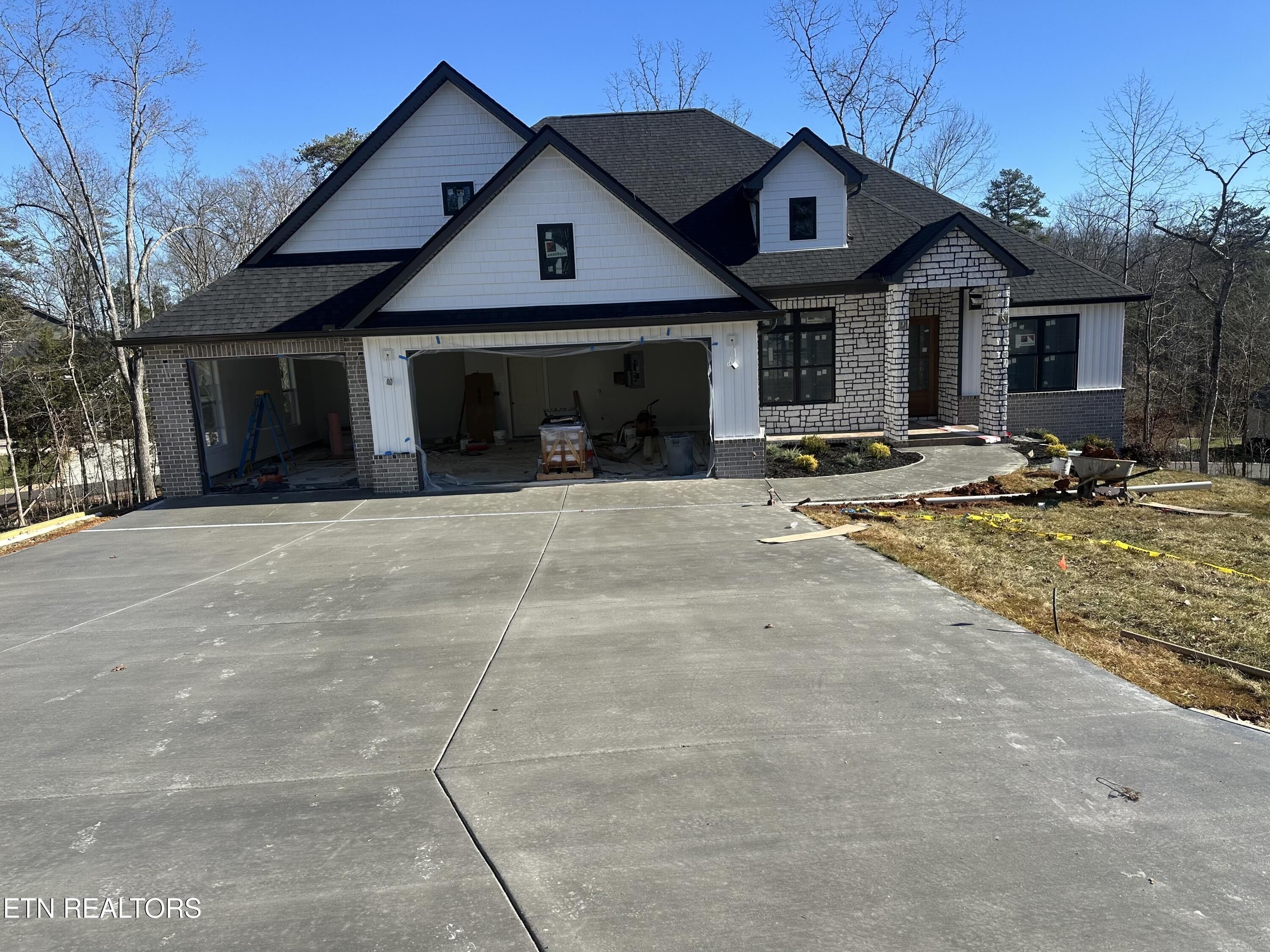 412 Elohi Place. Loudon, TN 37774