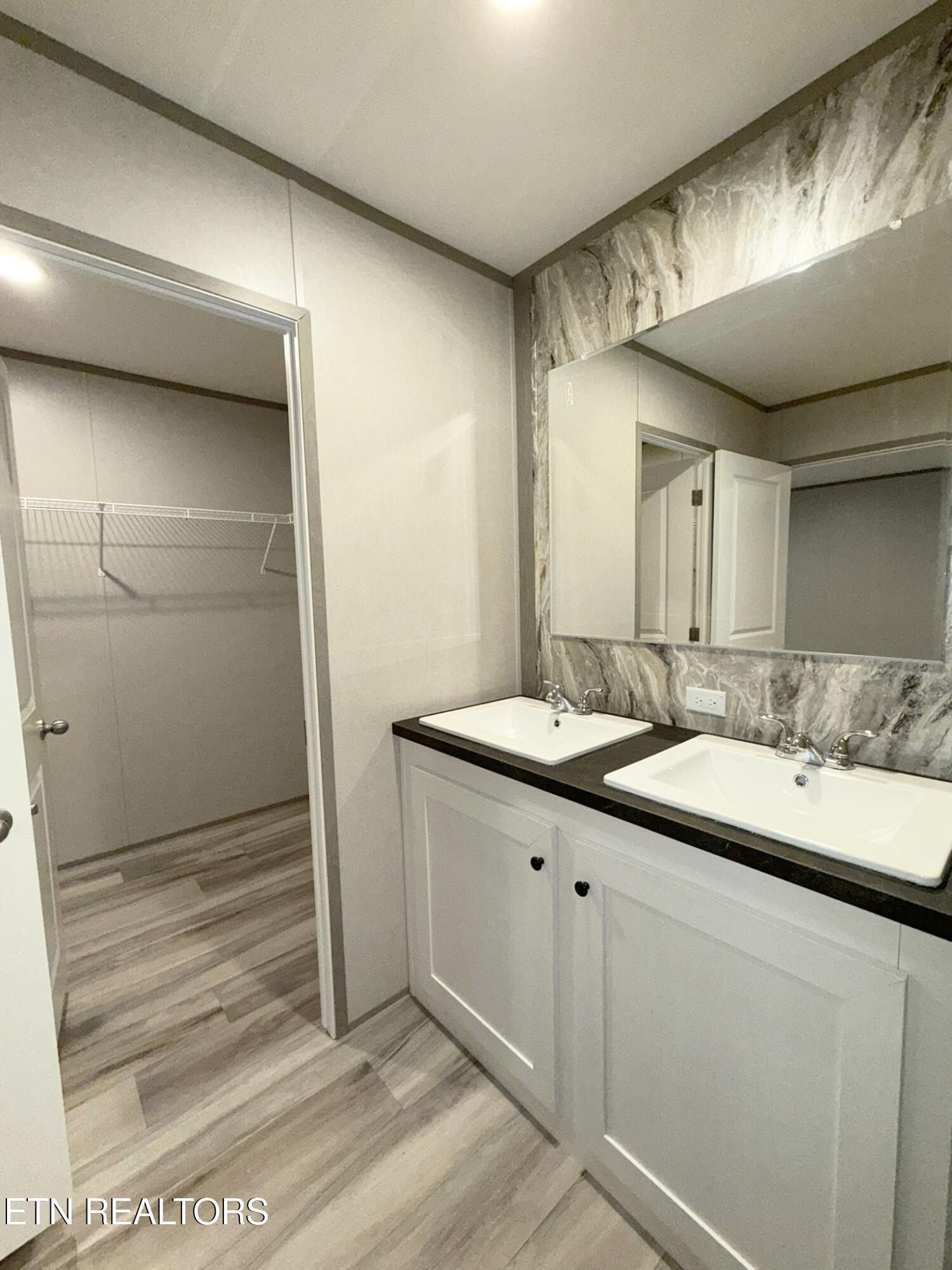 596 Old Long Hollow Rd. Lafollette, TN 37766