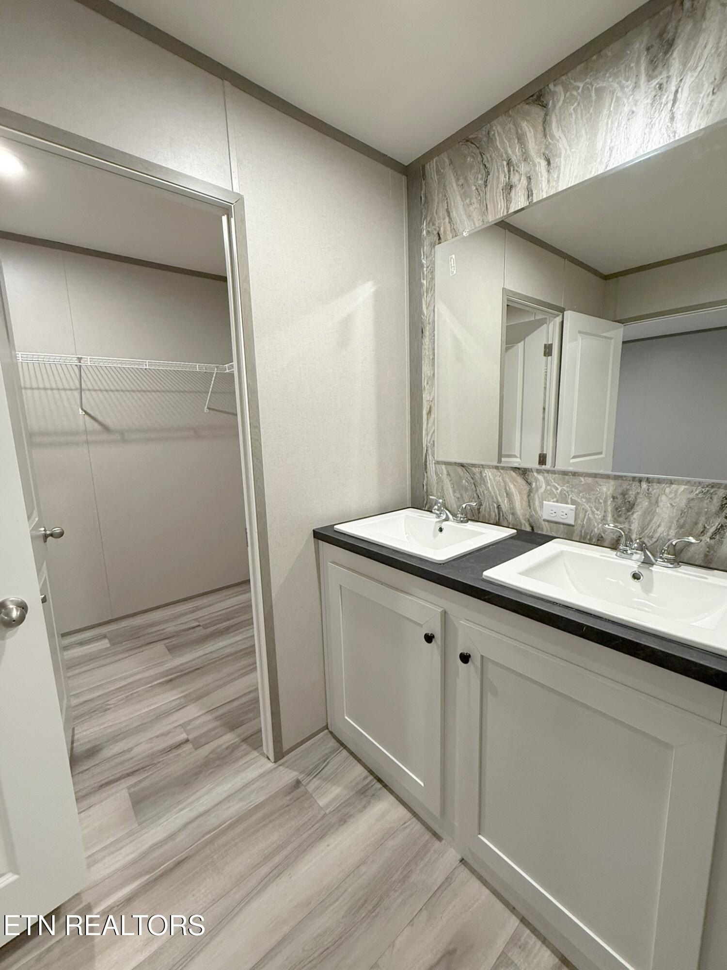 596 Old Long Hollow Rd. Lafollette, TN 37766