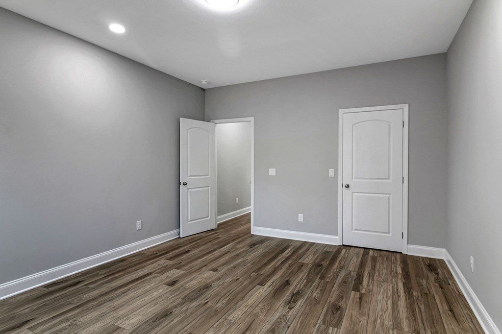 96 Mockingbird Lane. Paris, TN 38242