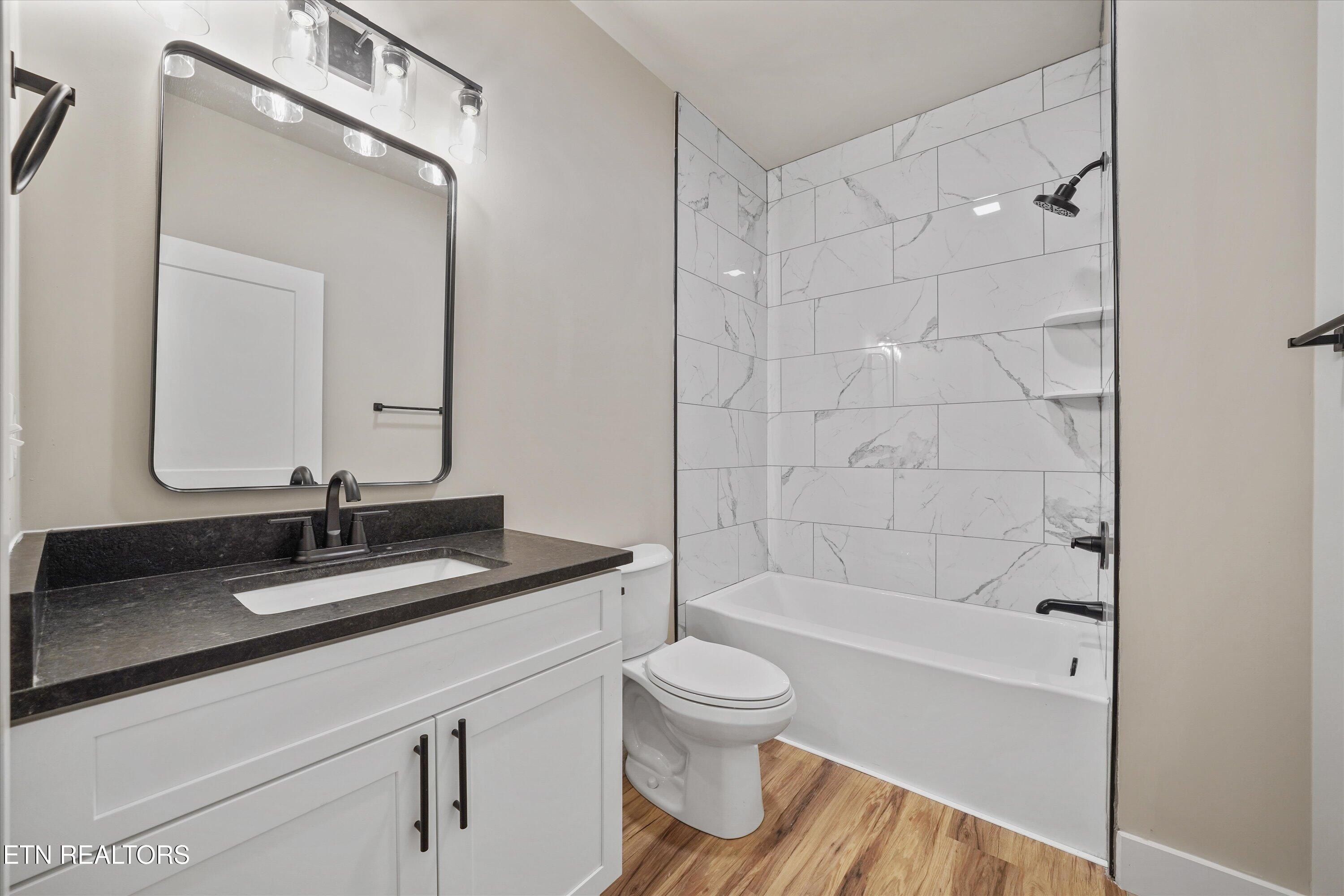 411 Glenoaks Drive. Knoxville, TN 37912