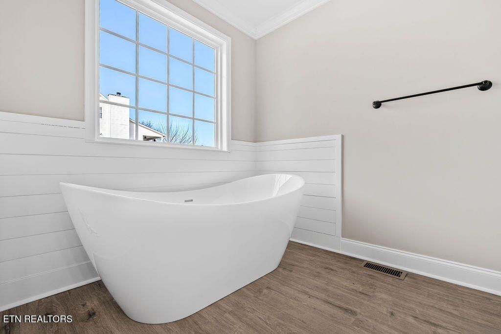 1635 Cavet Drive. Maryville, TN 37803