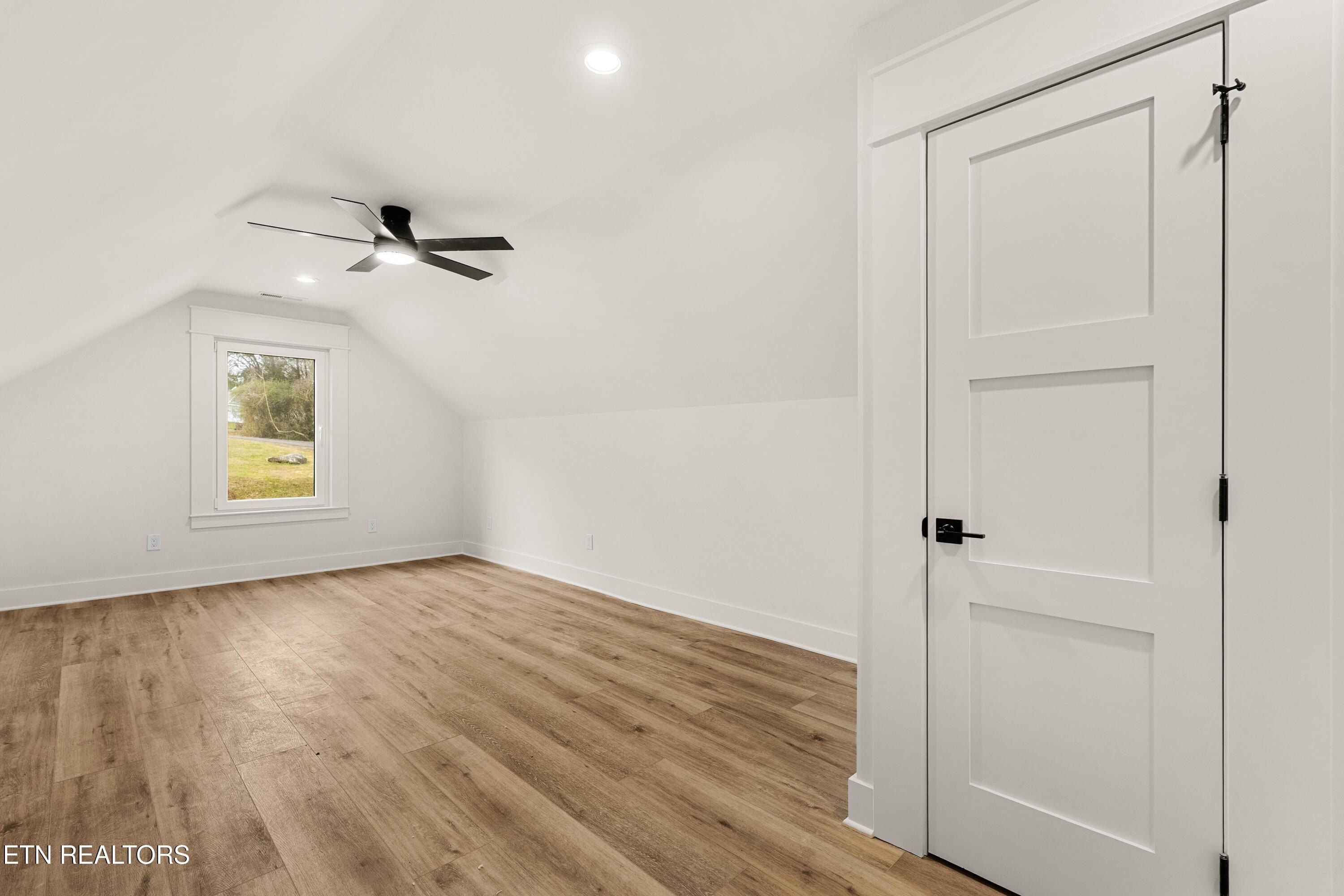 212 Cheeyo Tr. Loudon, TN 37774