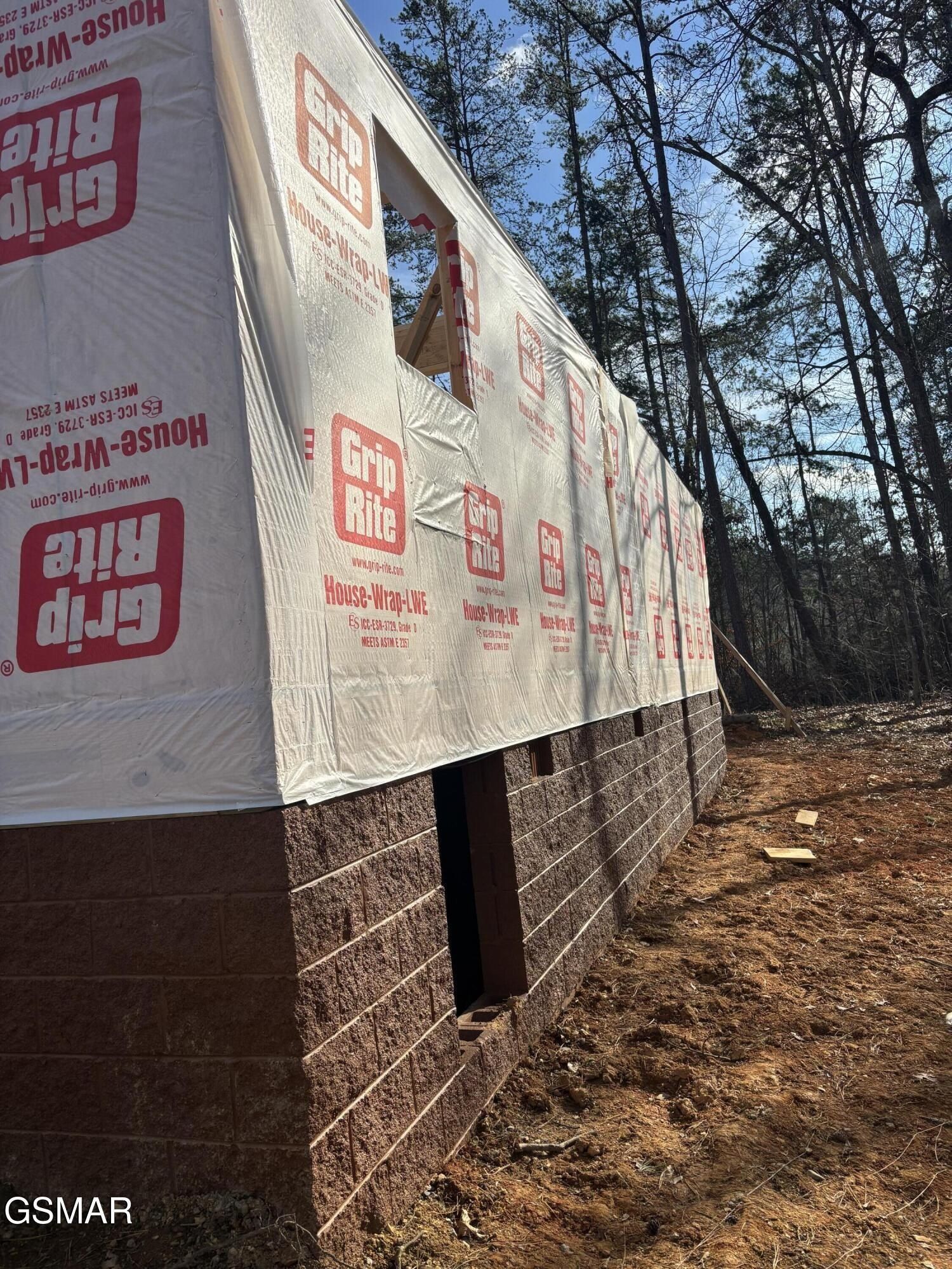 2779 Easy Street. Sevierville, TN 37862