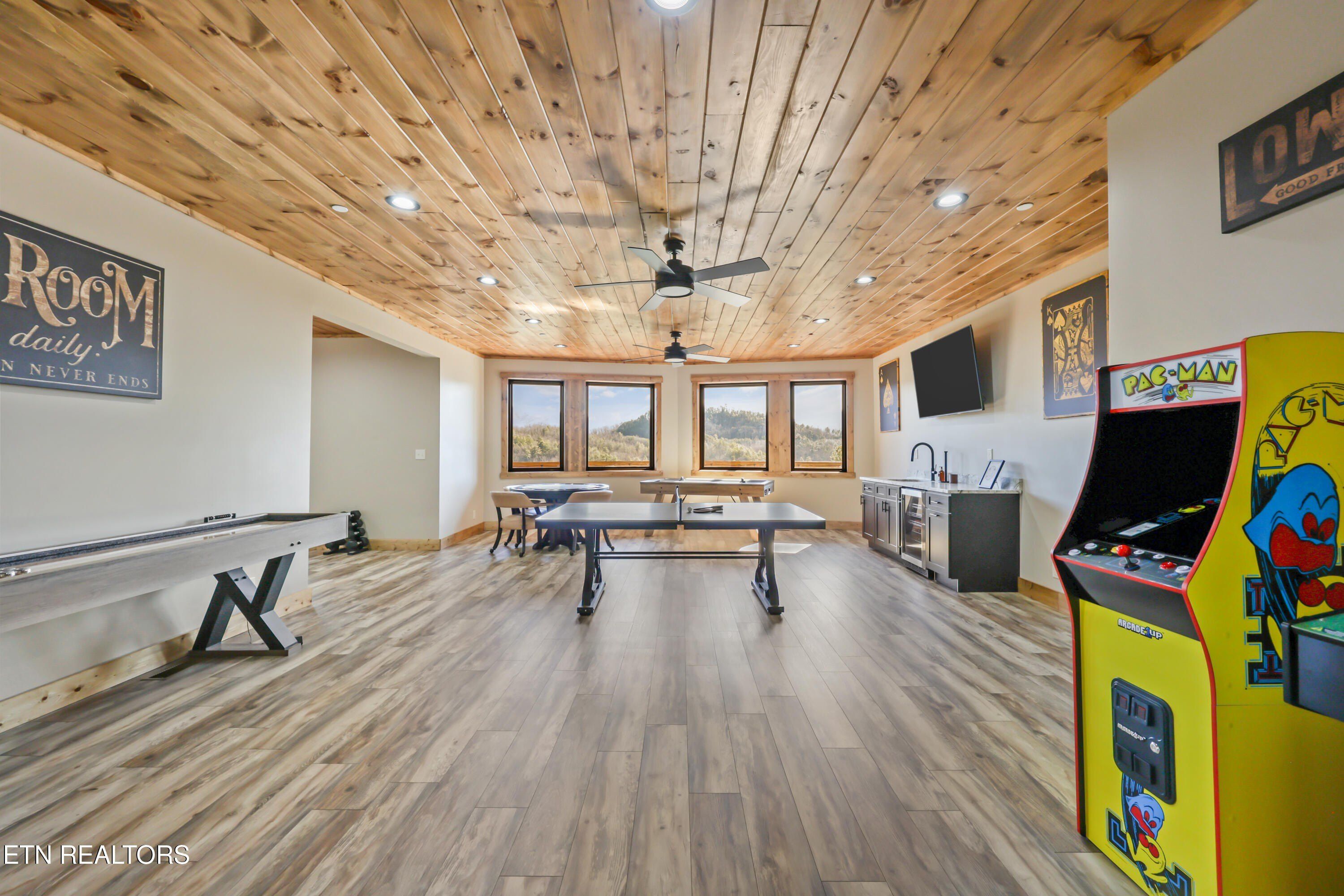 2731 Knights Lane. Sevierville, TN 37862